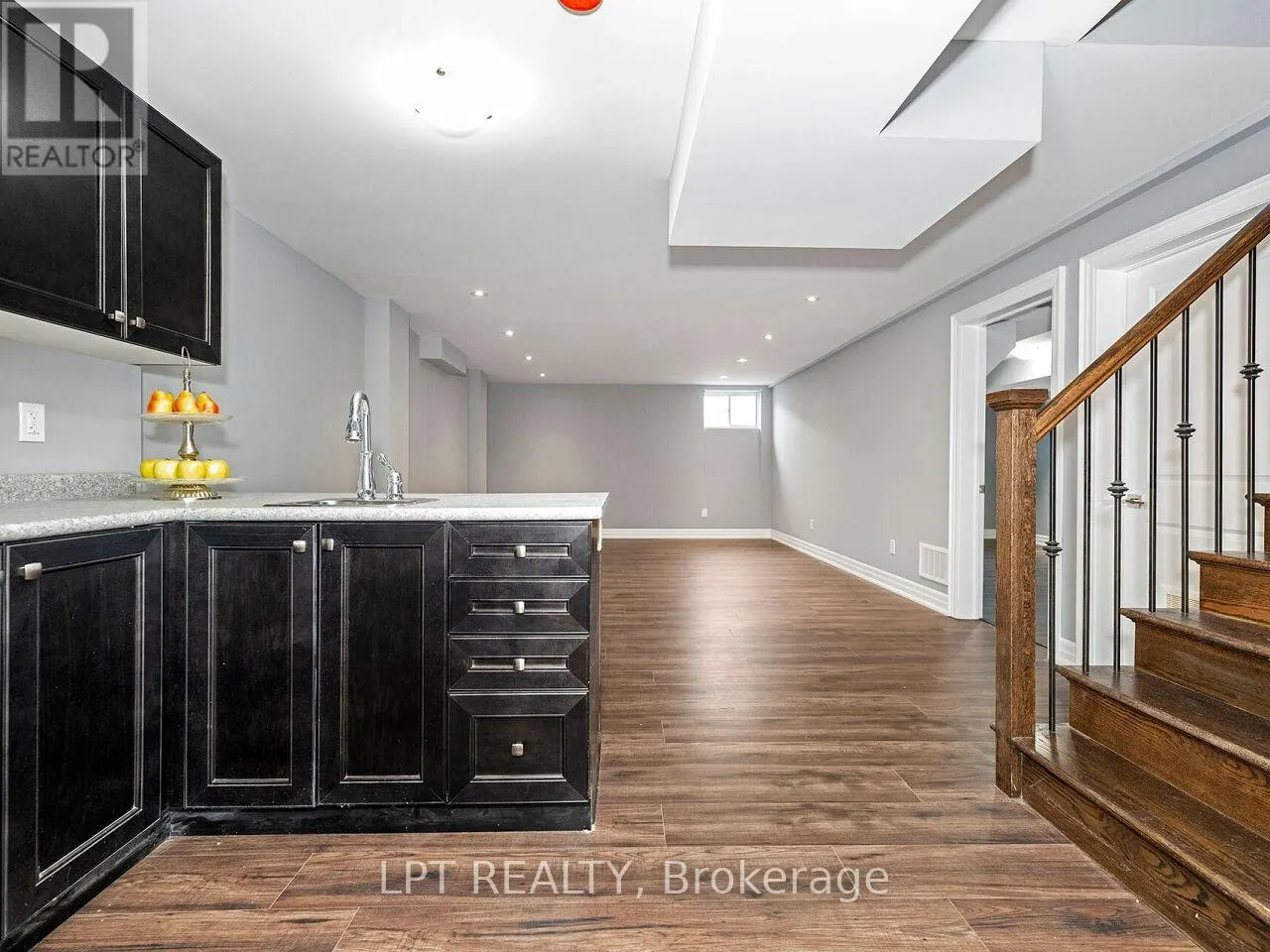 1 DORCHESTER BOULEVARD S