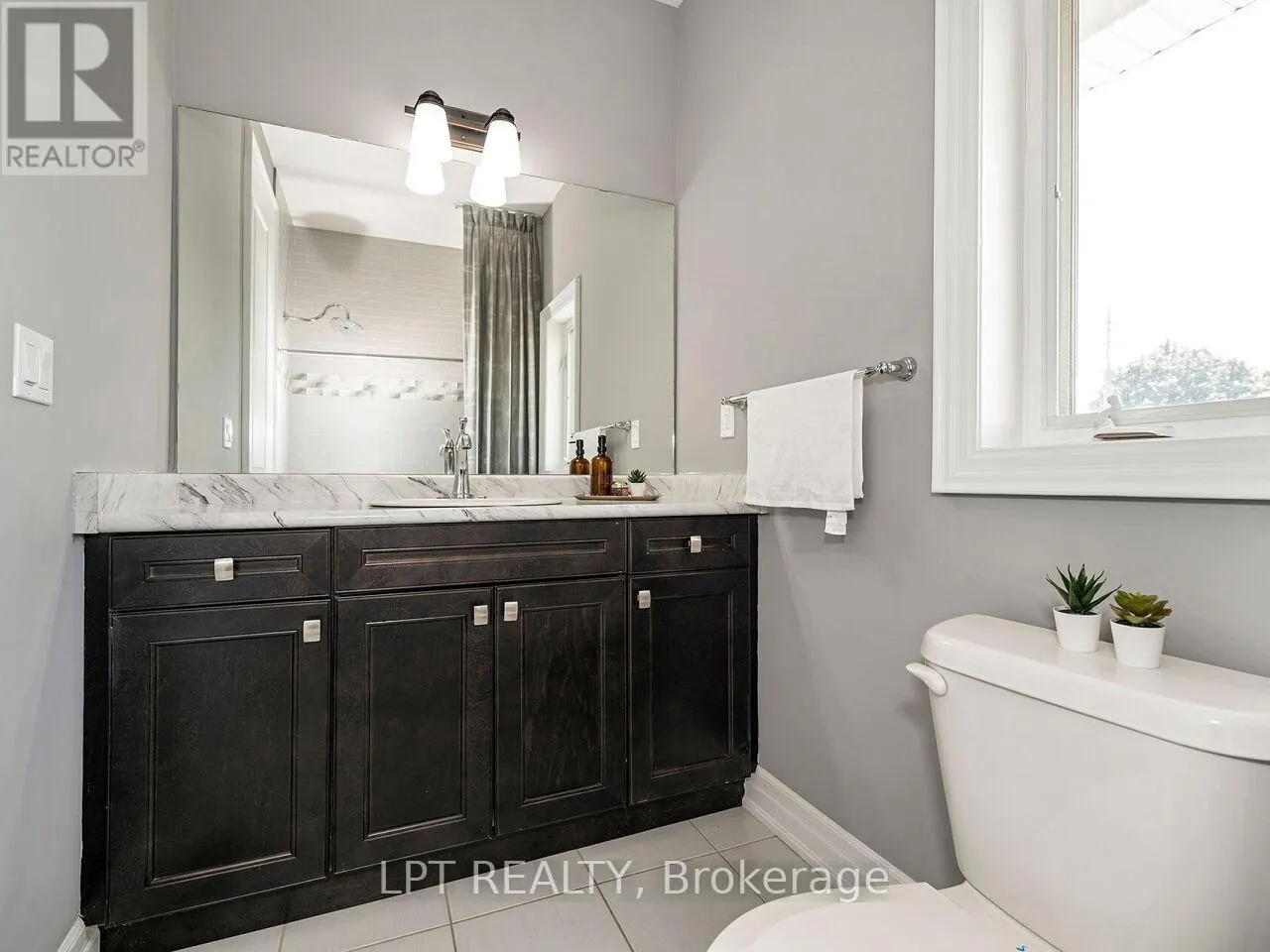 1 DORCHESTER BOULEVARD S