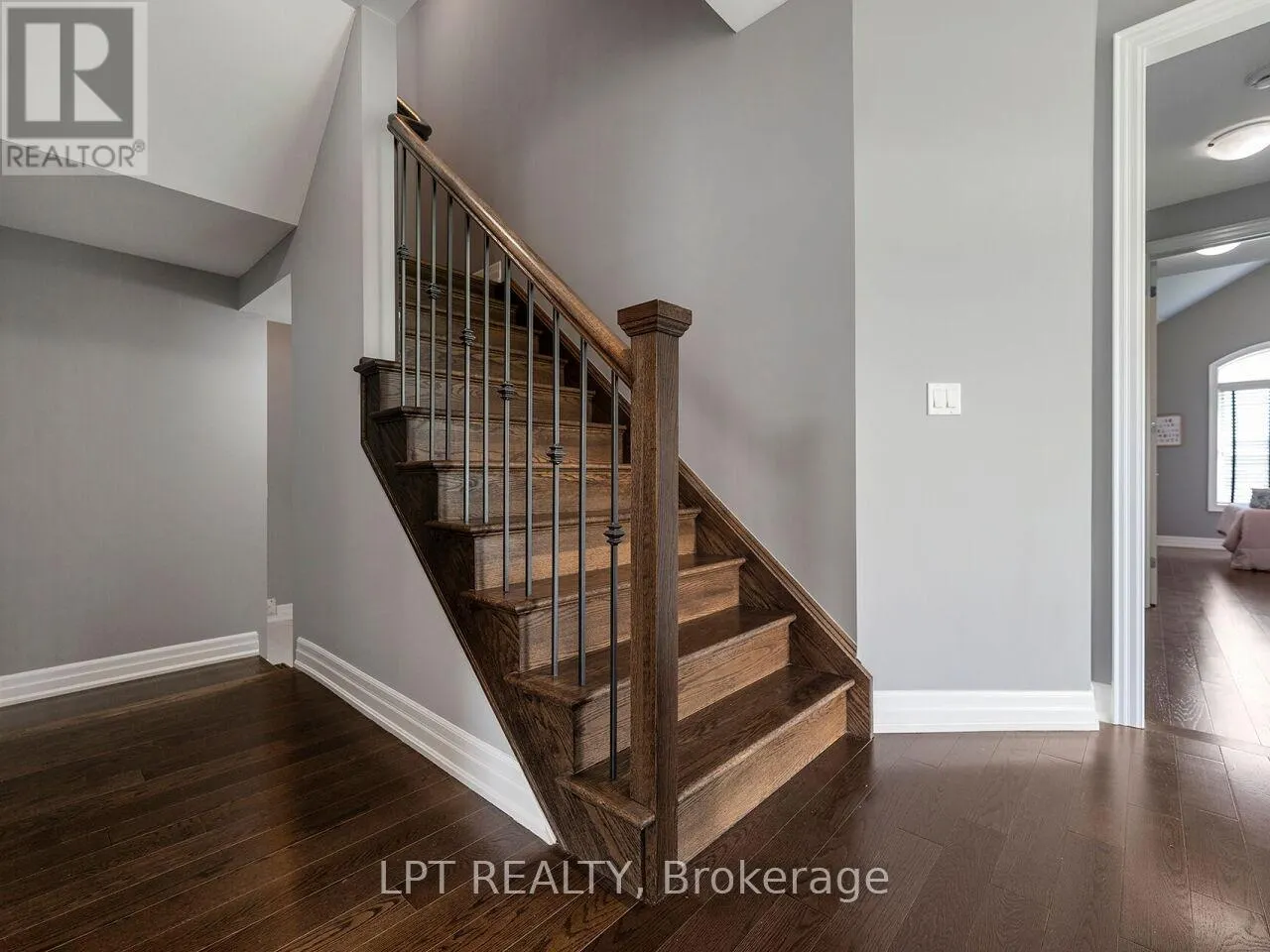 1 DORCHESTER BOULEVARD S