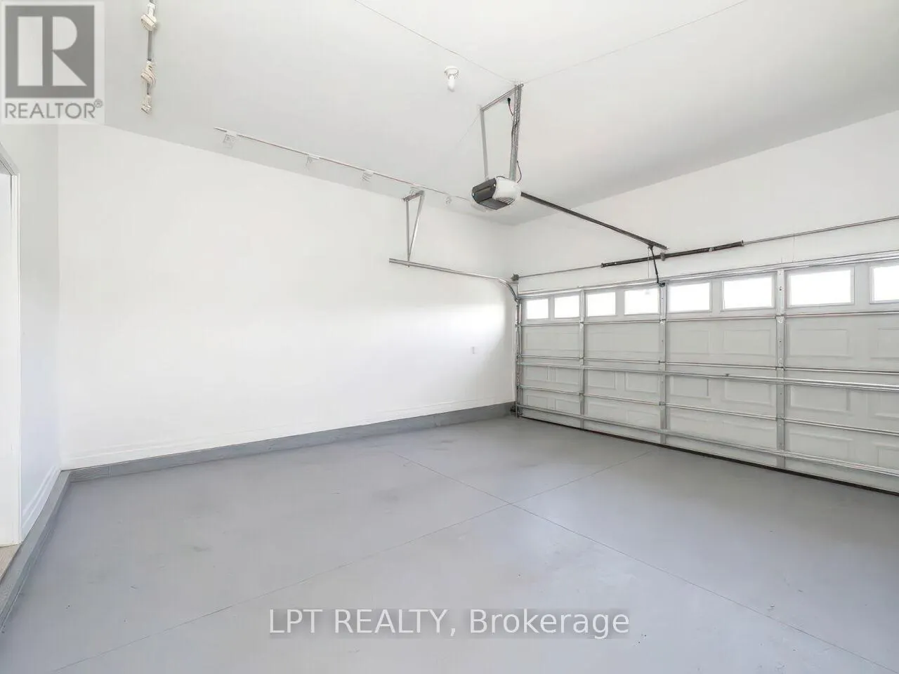 1 DORCHESTER BOULEVARD S