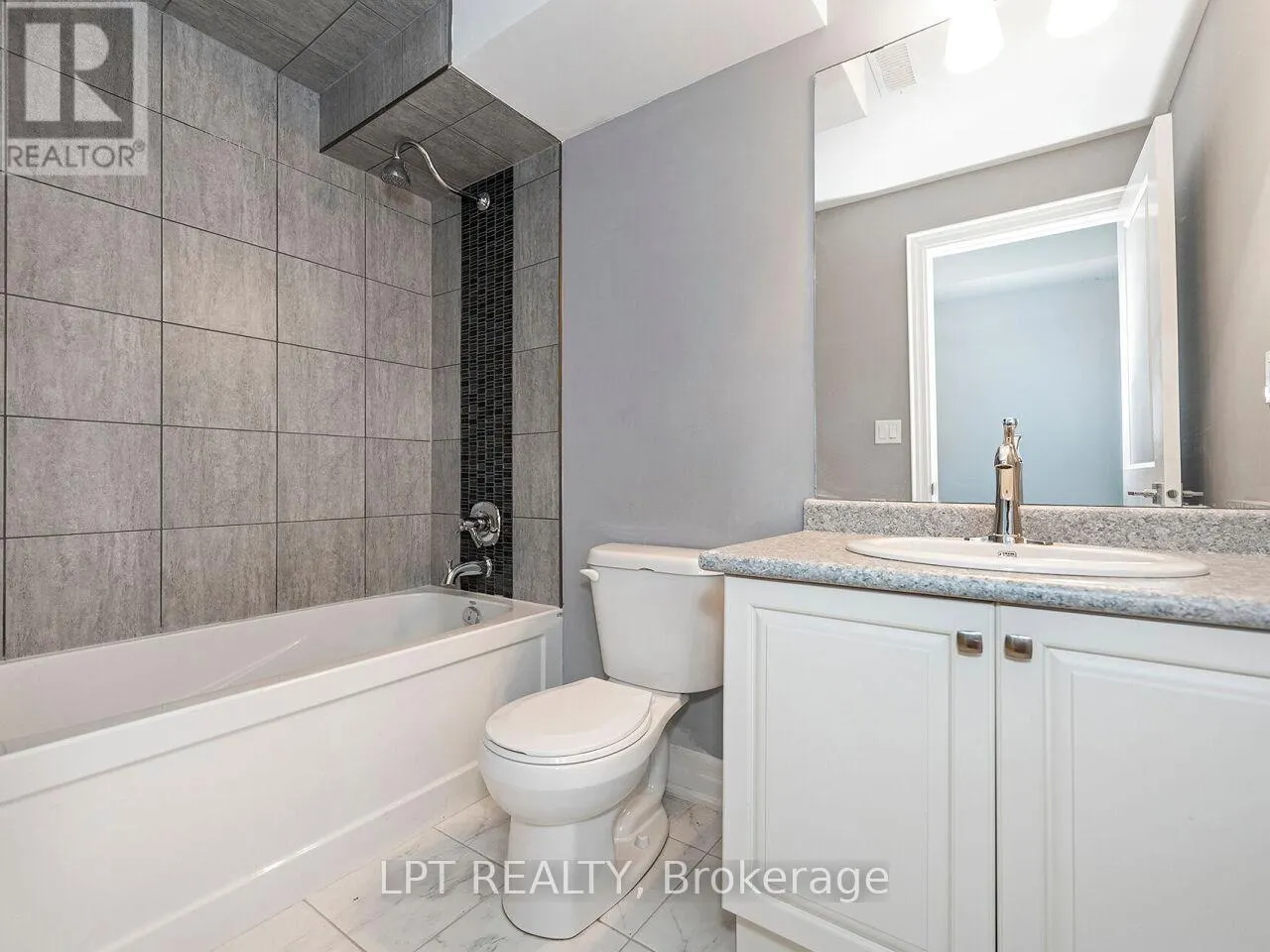 1 DORCHESTER BOULEVARD S