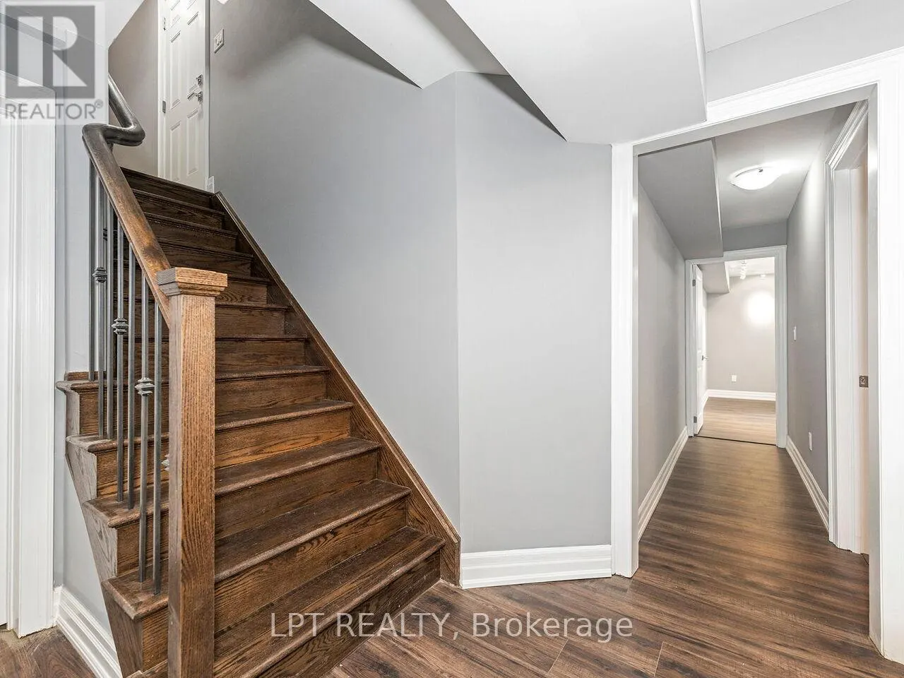 1 DORCHESTER BOULEVARD S