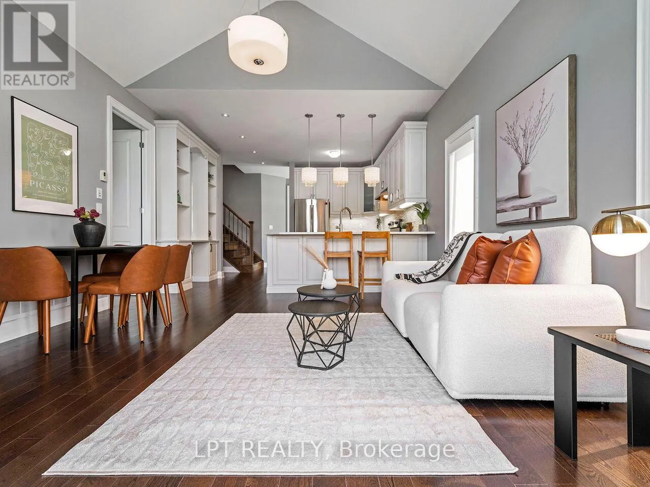 1 DORCHESTER BOULEVARD S