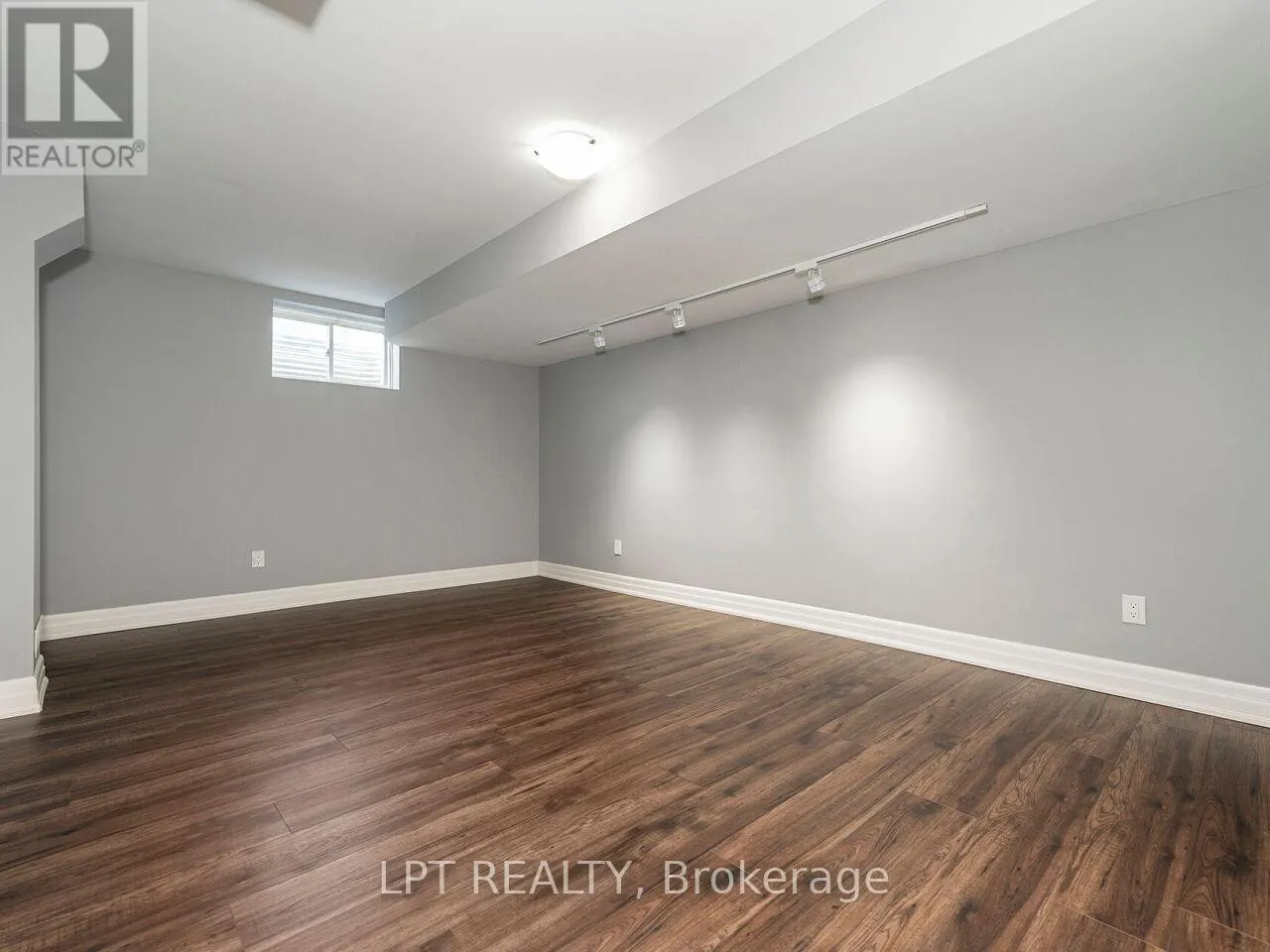 1 DORCHESTER BOULEVARD S