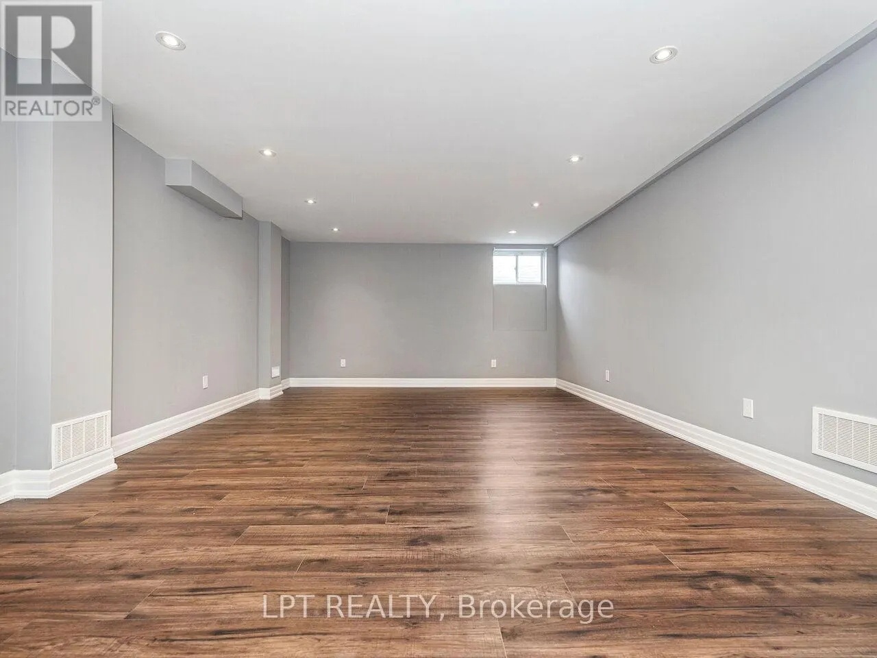 1 DORCHESTER BOULEVARD S