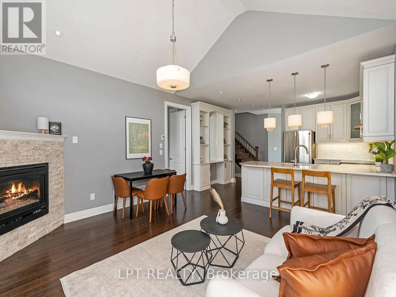 1 DORCHESTER BOULEVARD S