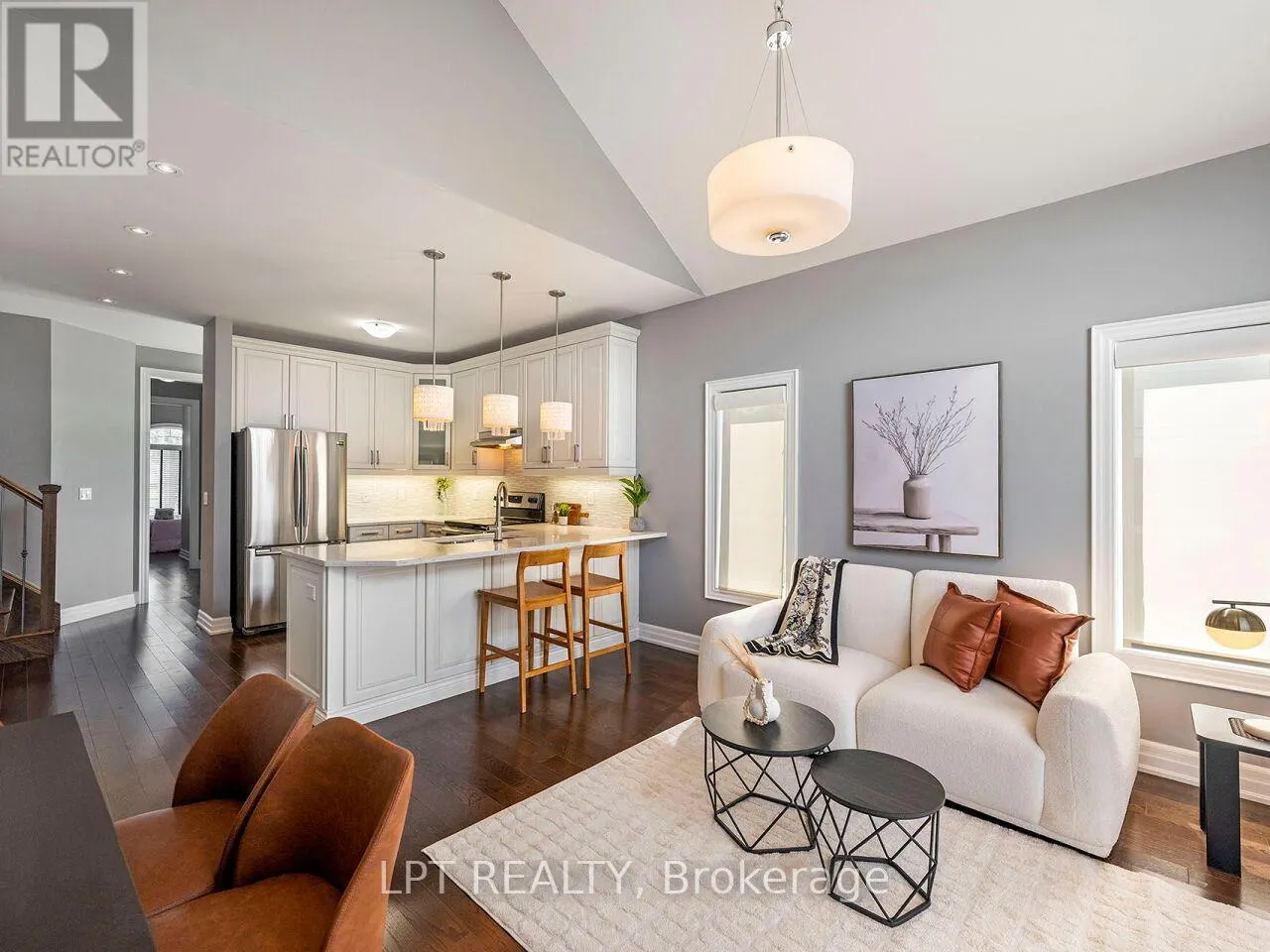 1 DORCHESTER BOULEVARD S