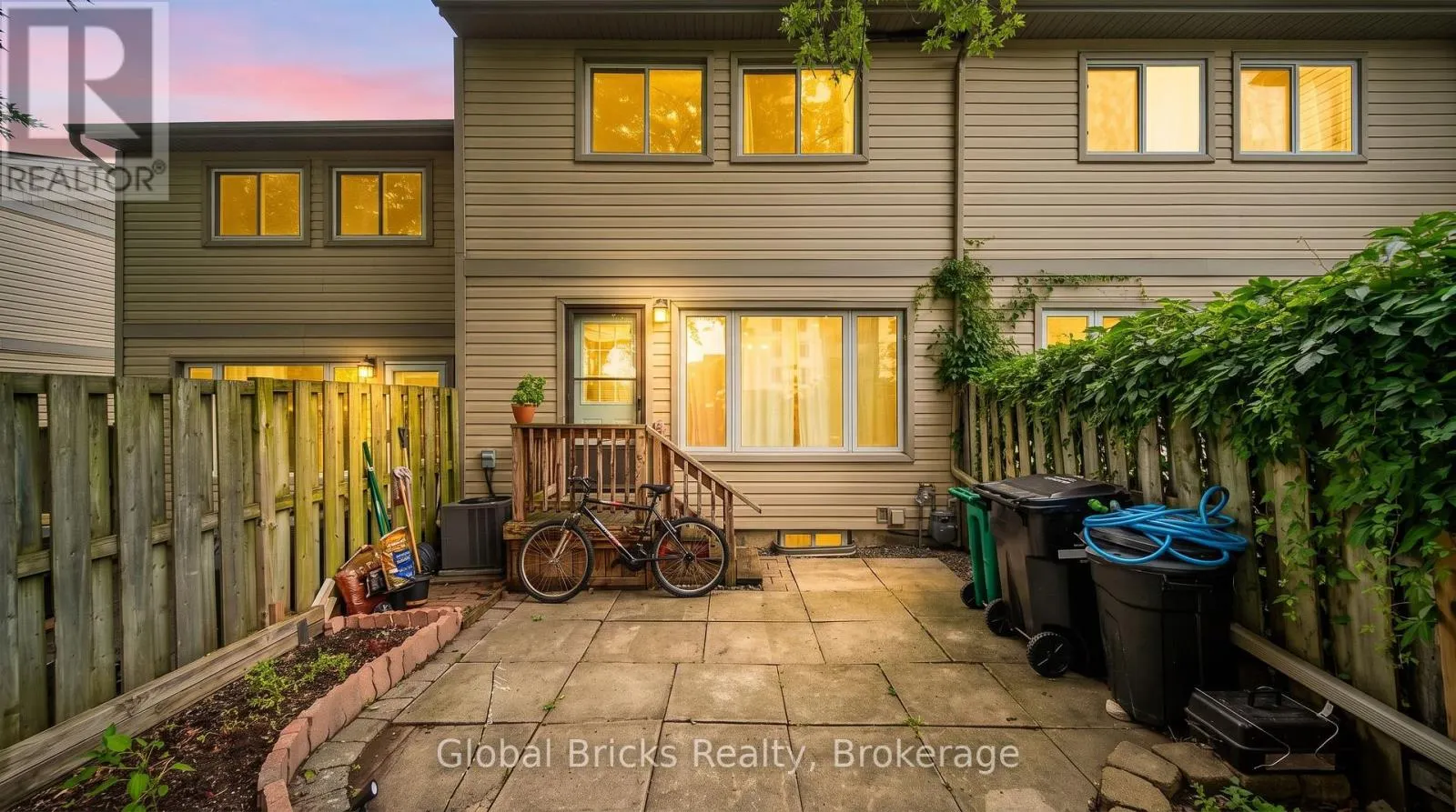 27 - 15 GREEN VALLEY DRIVE