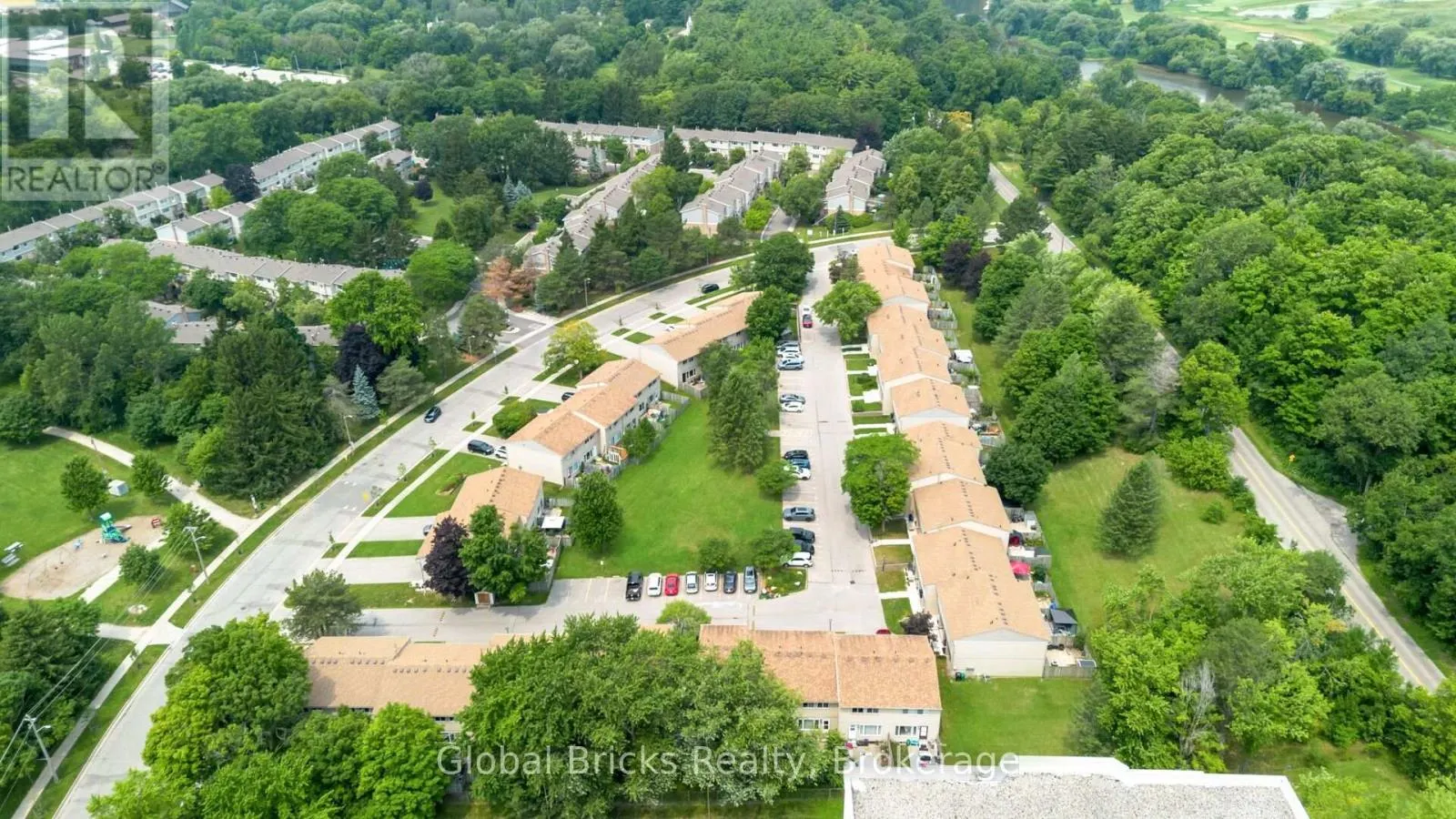 27 - 15 GREEN VALLEY DRIVE