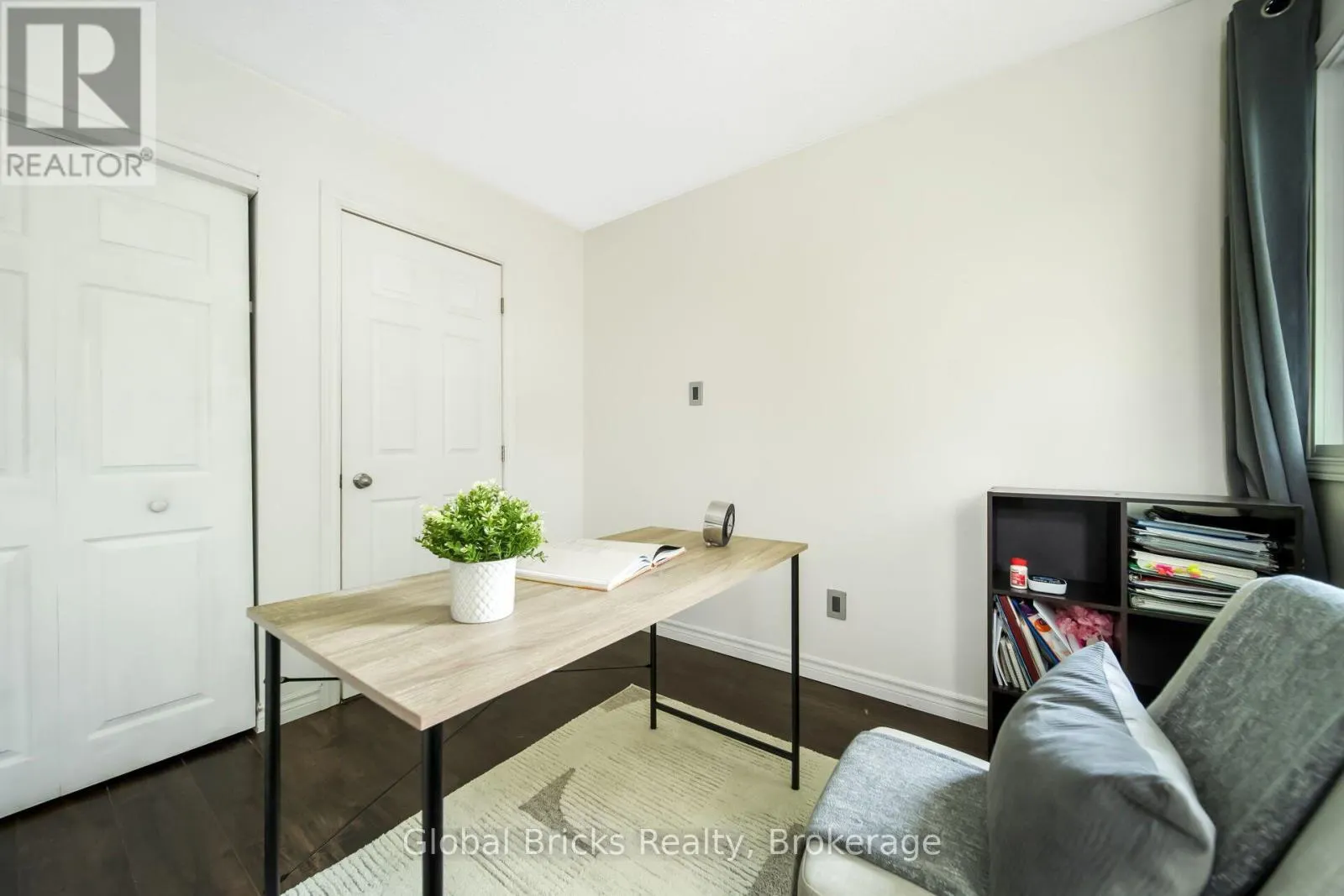 27 - 15 GREEN VALLEY DRIVE