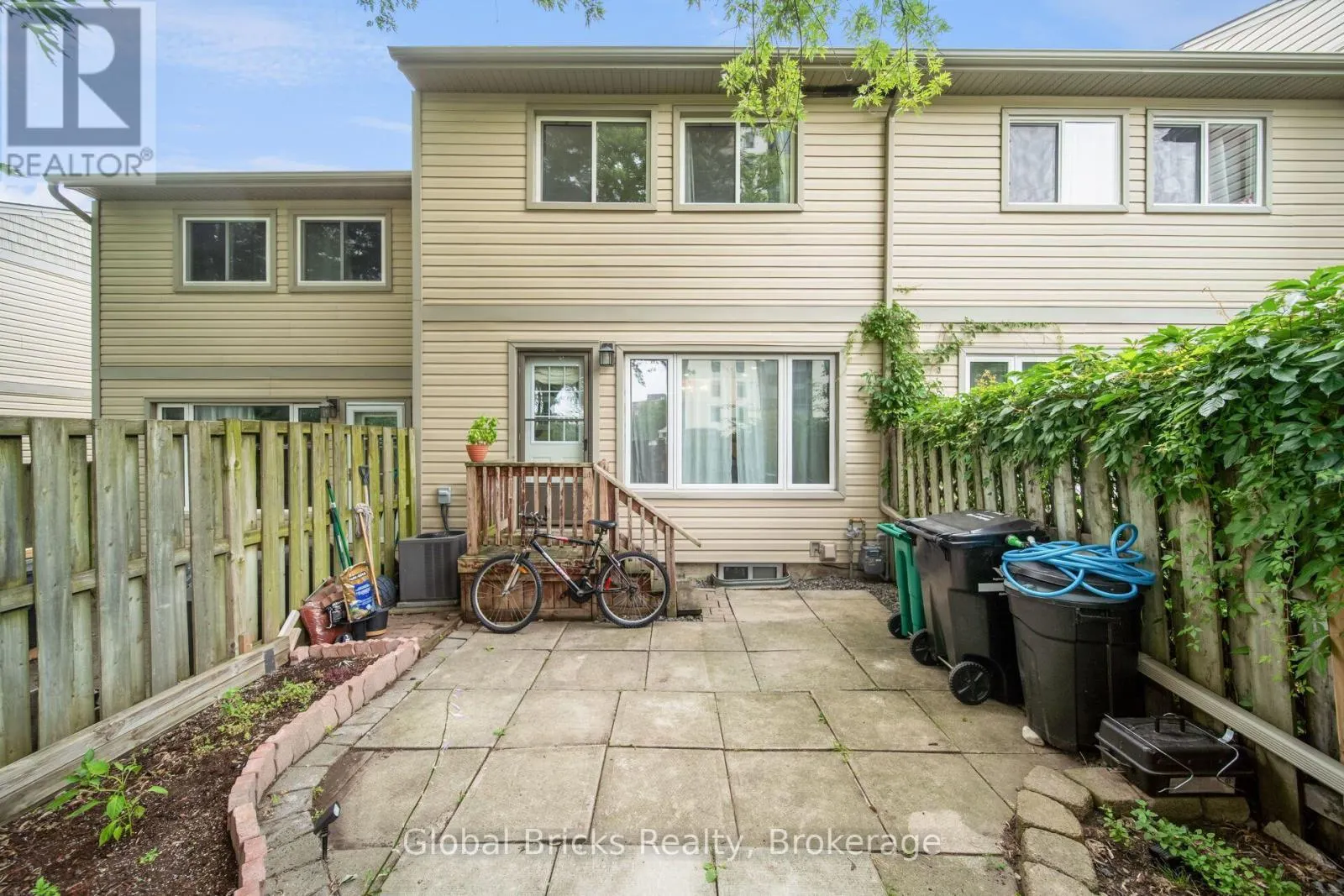 27 - 15 GREEN VALLEY DRIVE