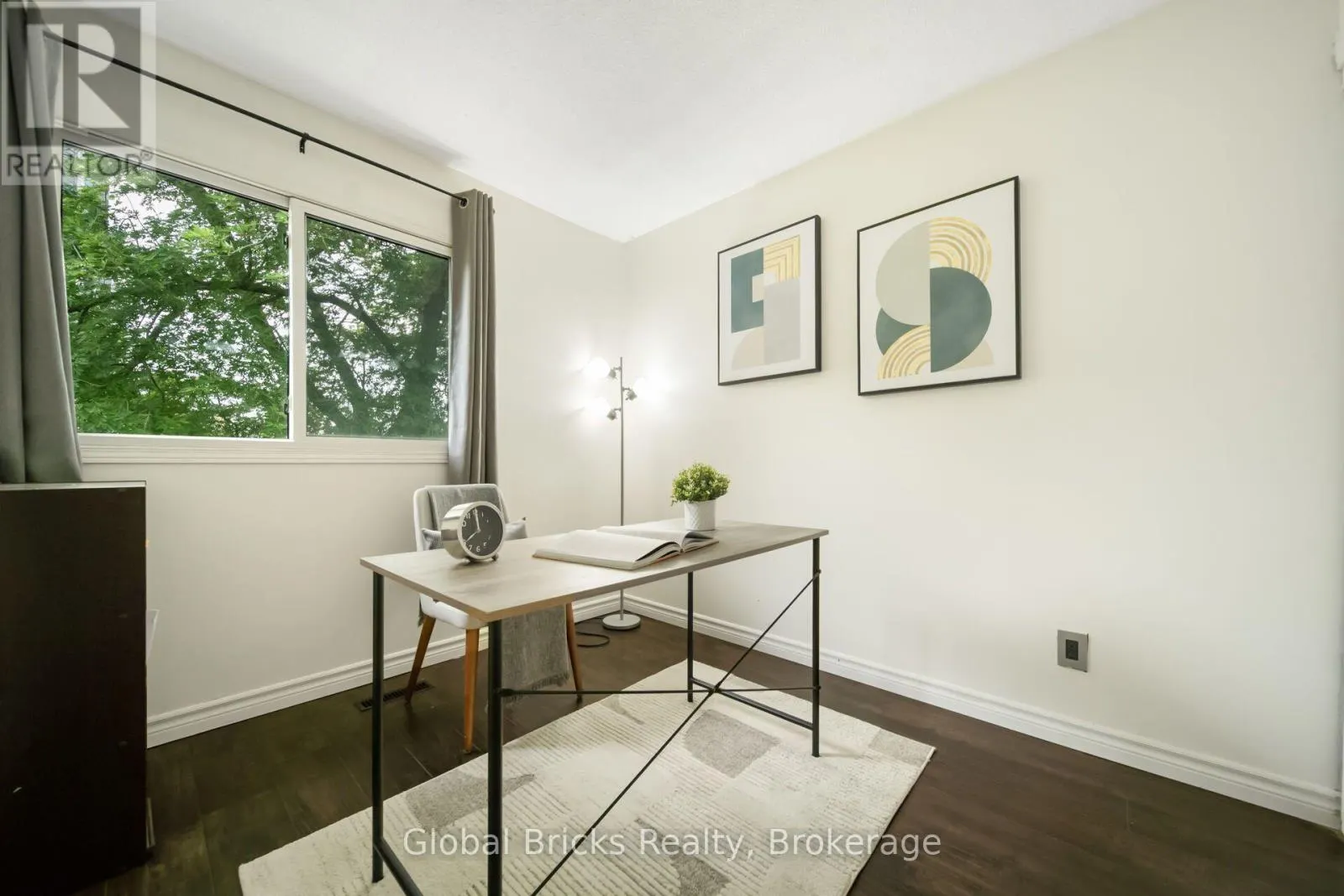 27 - 15 GREEN VALLEY DRIVE
