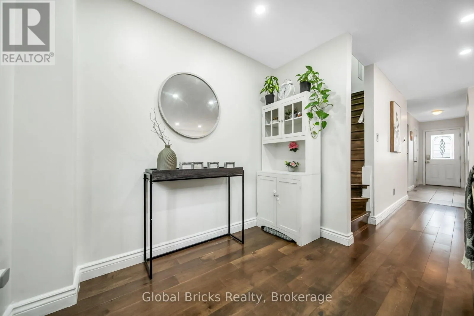 27 - 15 GREEN VALLEY DRIVE