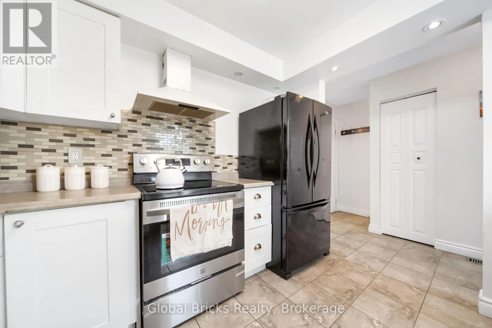 27 - 15 GREEN VALLEY DRIVE