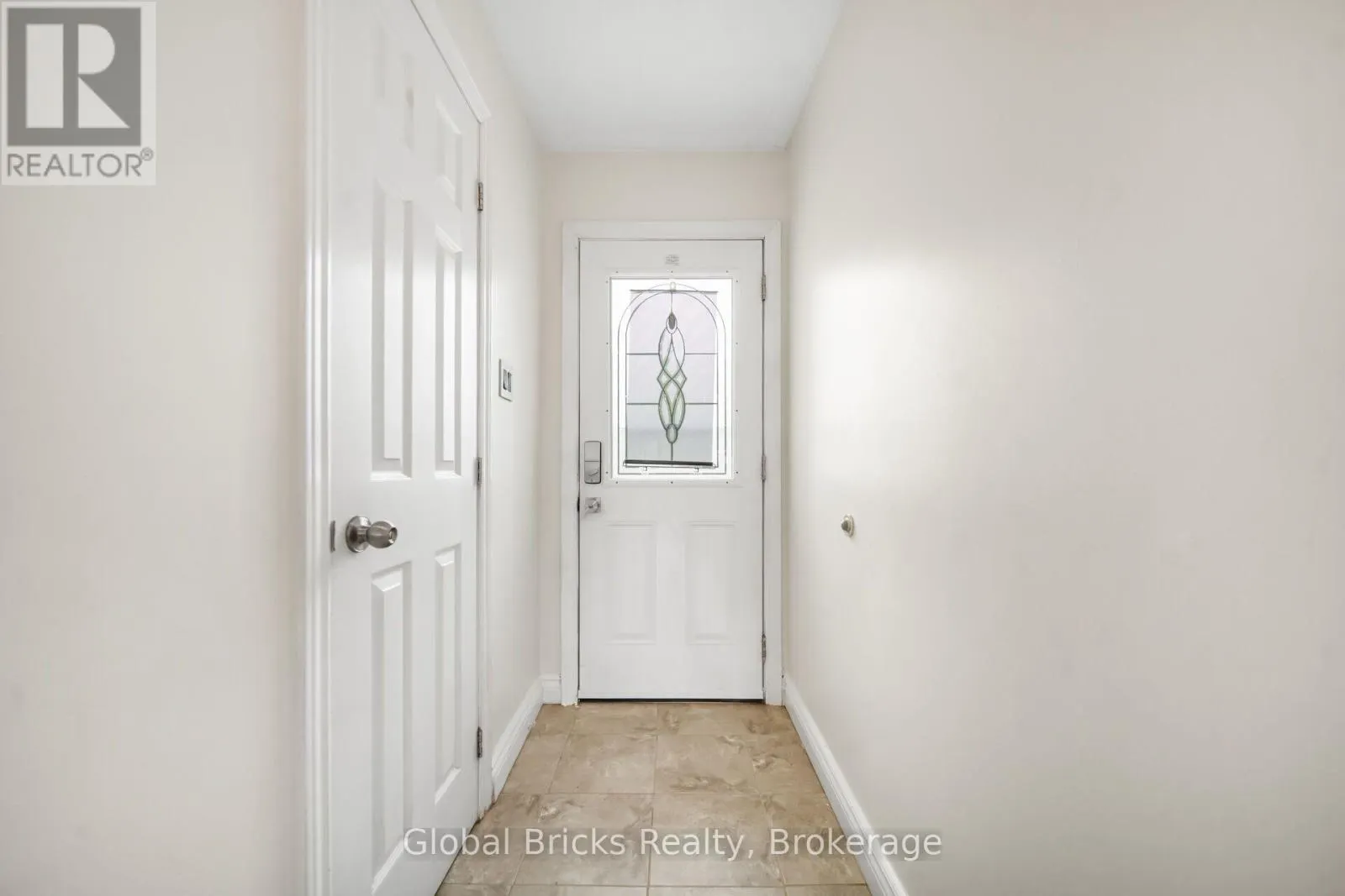 27 - 15 GREEN VALLEY DRIVE