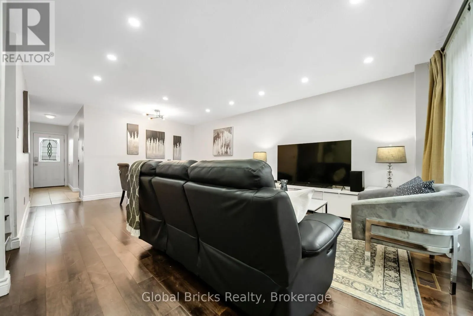 27 - 15 GREEN VALLEY DRIVE