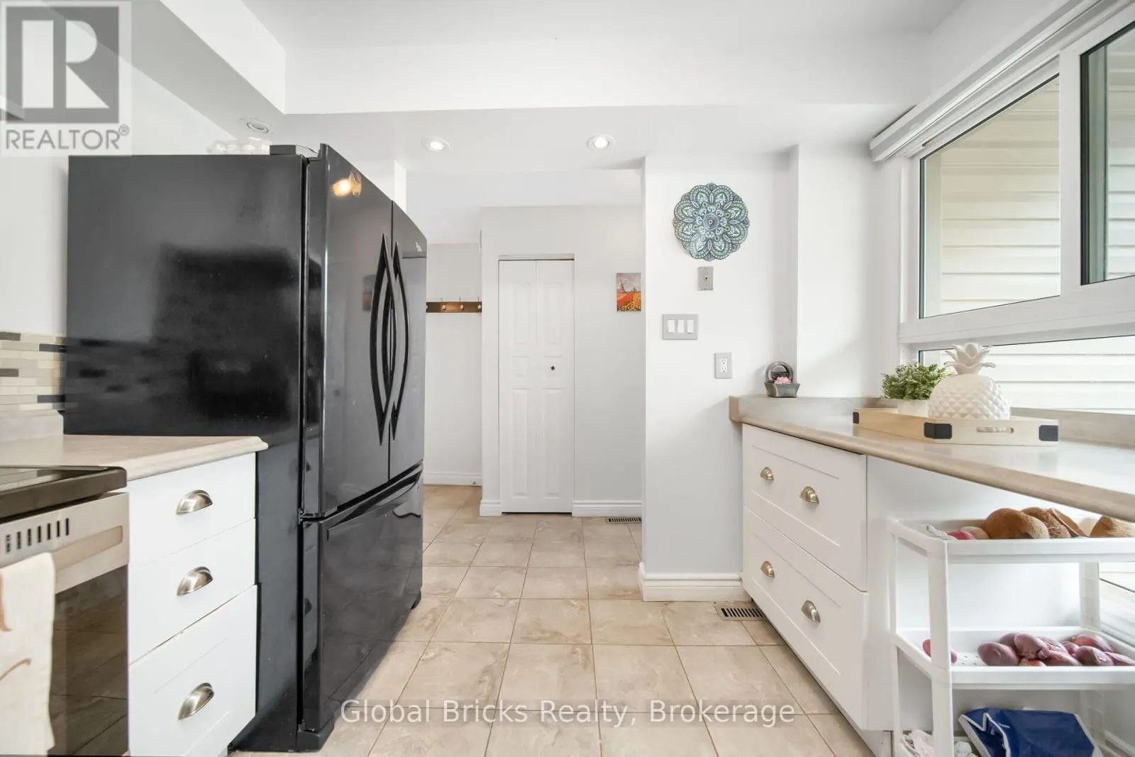 27 - 15 GREEN VALLEY DRIVE