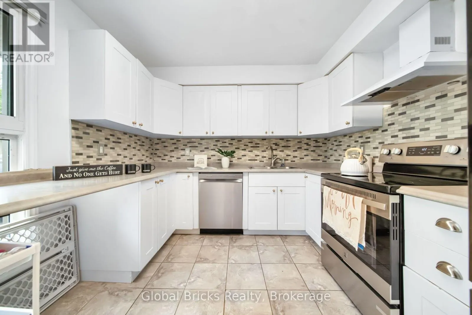27 - 15 GREEN VALLEY DRIVE