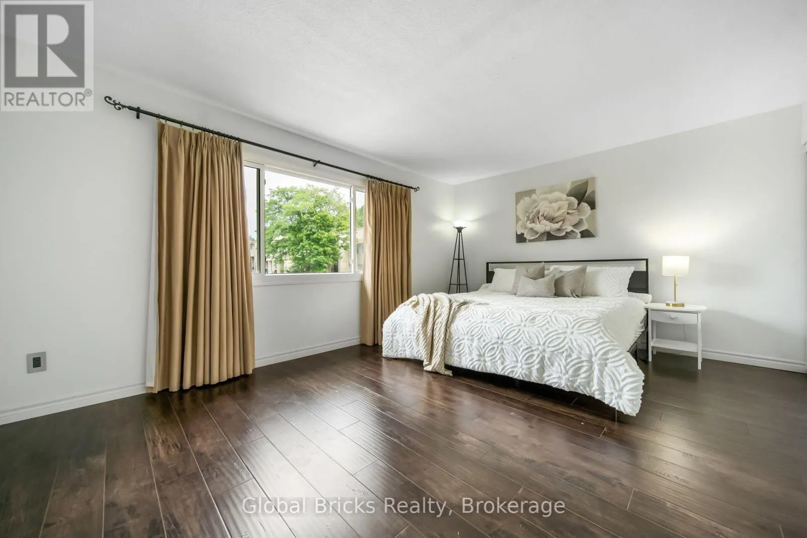 27 - 15 GREEN VALLEY DRIVE