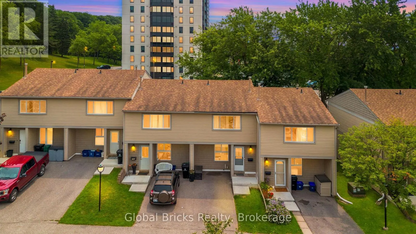 27 - 15 GREEN VALLEY DRIVE