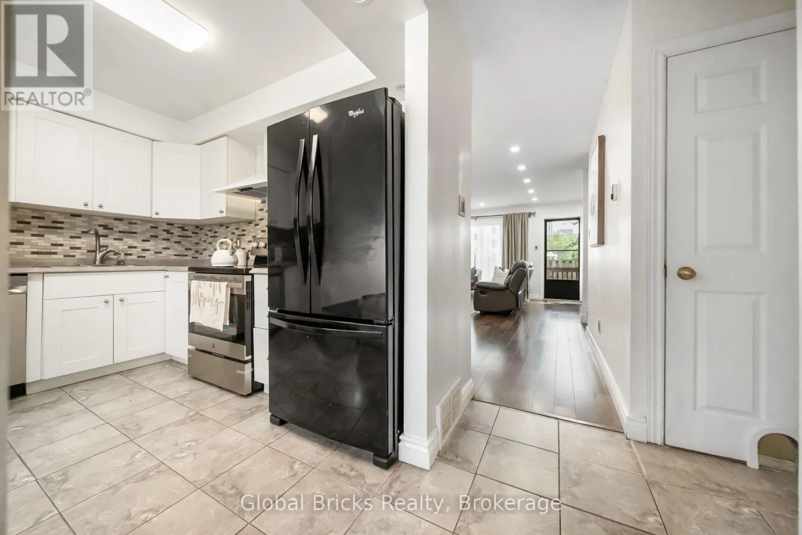 27 - 15 GREEN VALLEY DRIVE