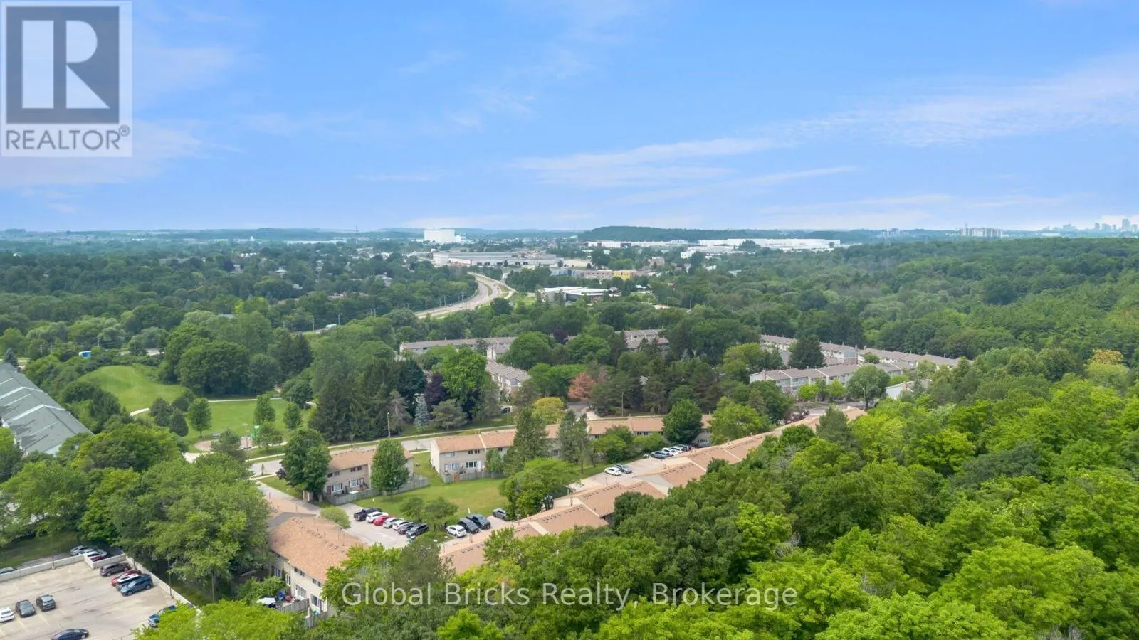 27 - 15 GREEN VALLEY DRIVE