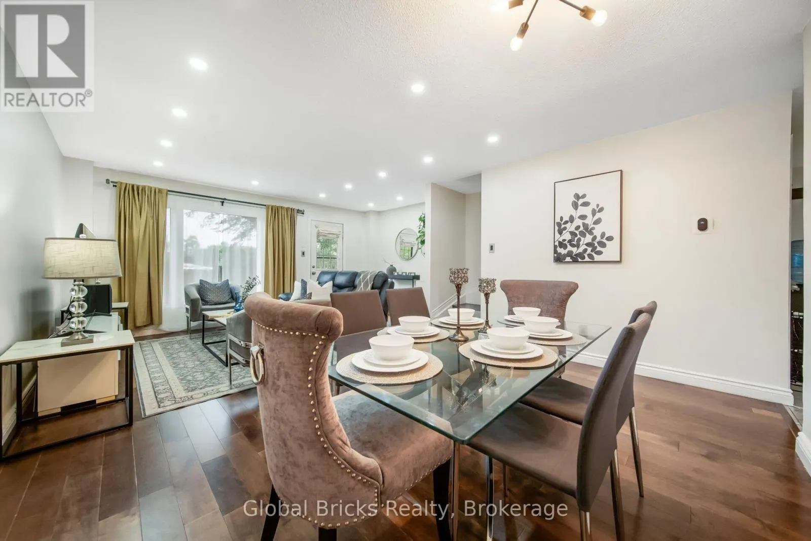 27 - 15 GREEN VALLEY DRIVE