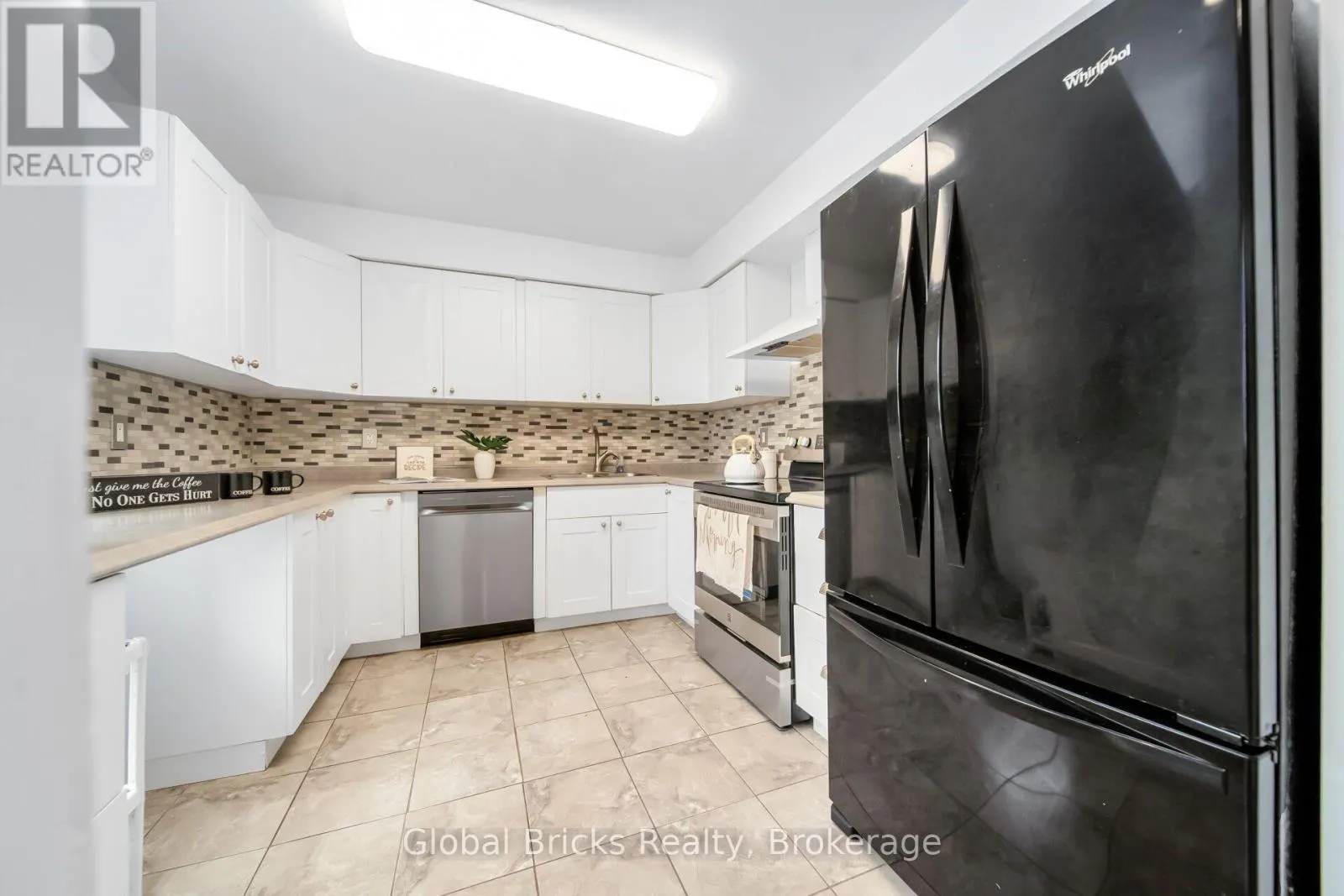 27 - 15 GREEN VALLEY DRIVE