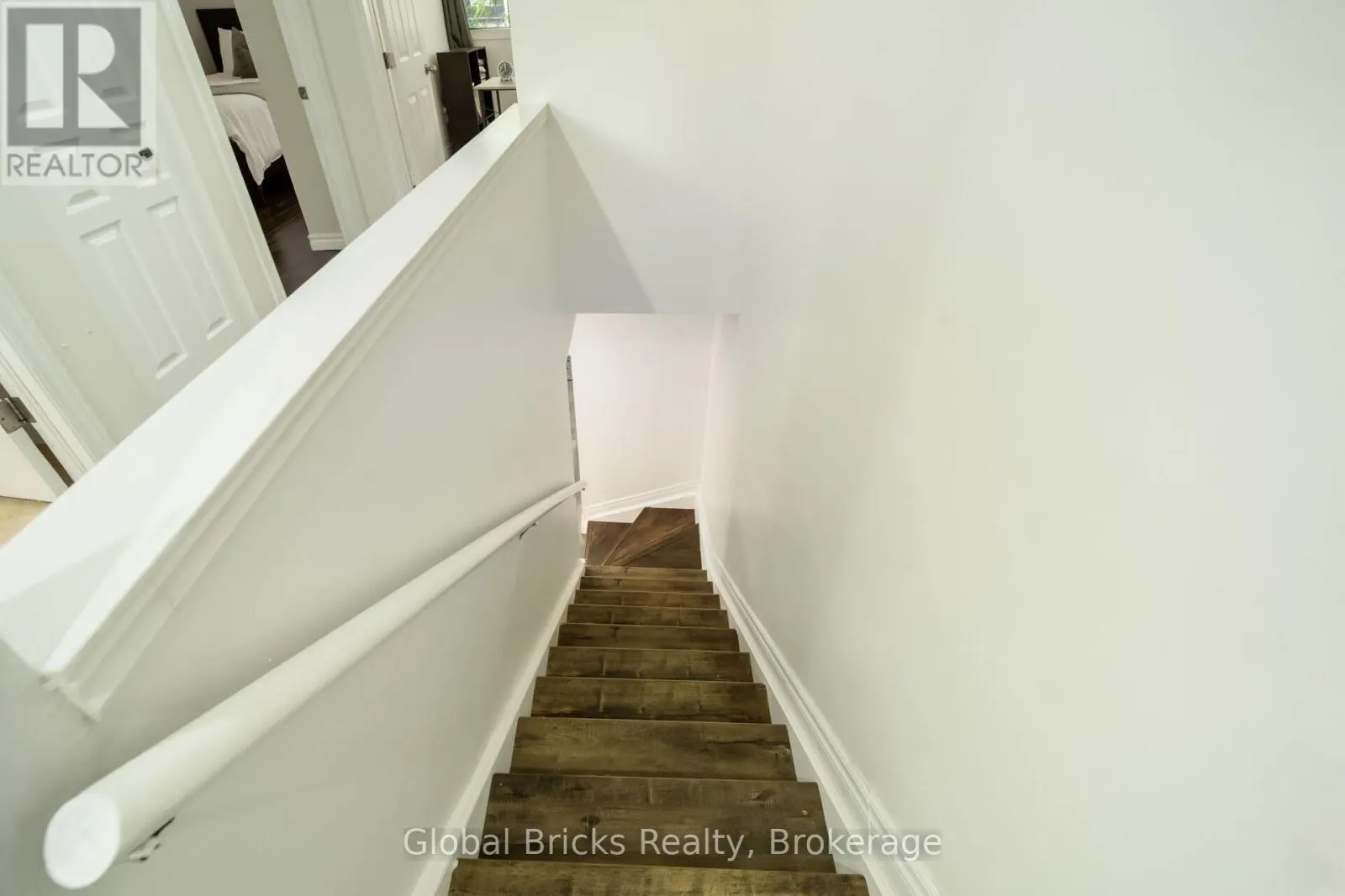 27 - 15 GREEN VALLEY DRIVE