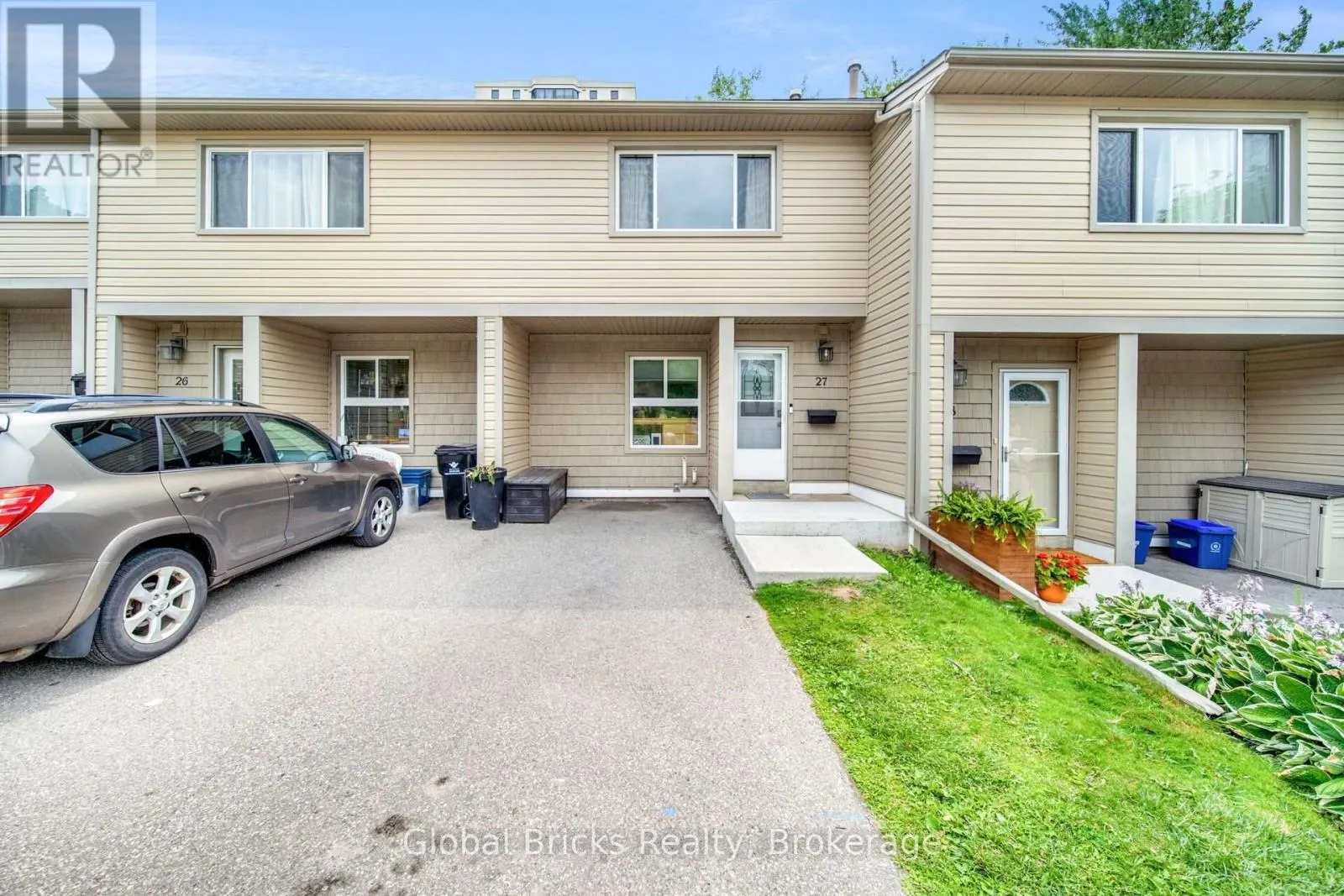 27 - 15 GREEN VALLEY DRIVE