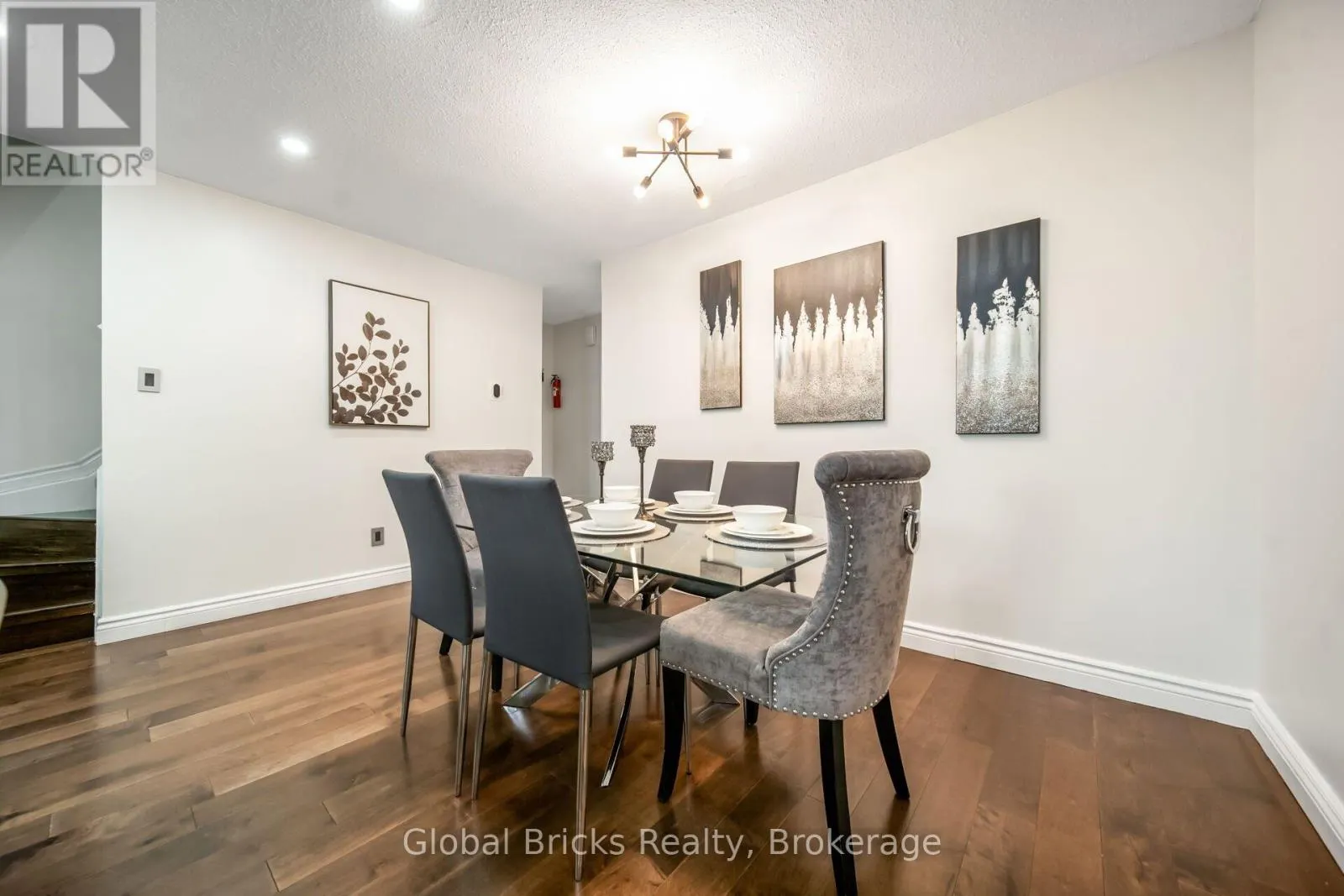 27 - 15 GREEN VALLEY DRIVE