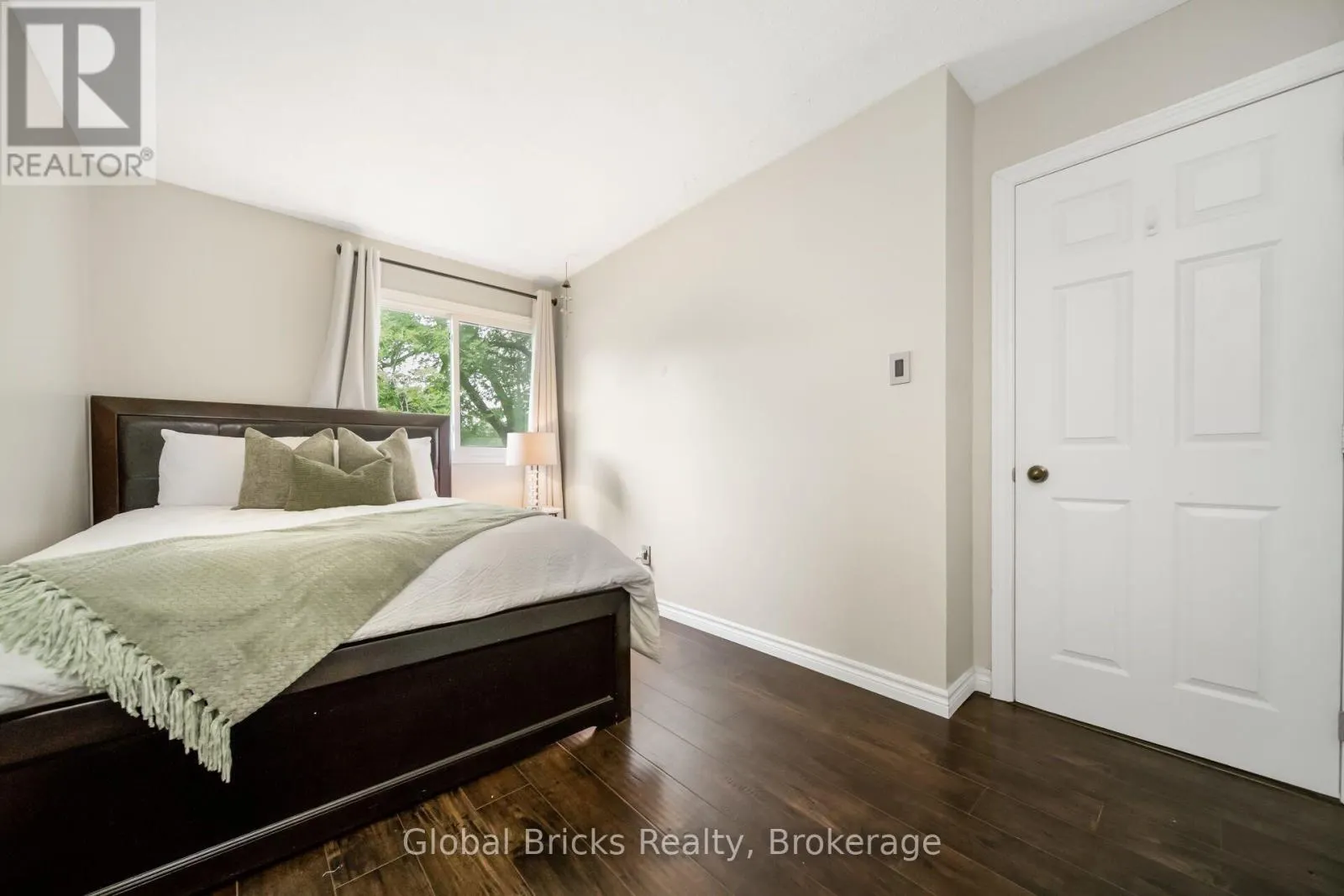 27 - 15 GREEN VALLEY DRIVE