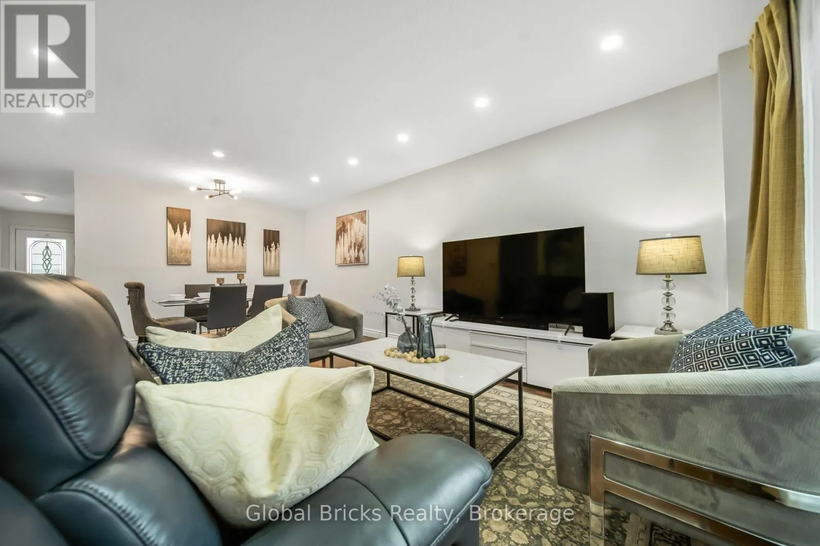 27 - 15 GREEN VALLEY DRIVE