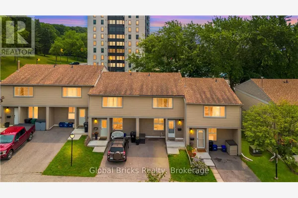 27 - 15 GREEN VALLEY DRIVE
