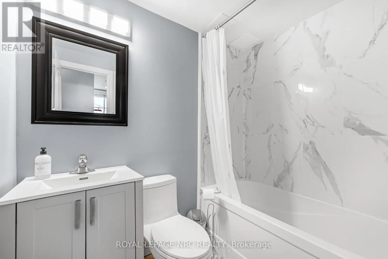7 - 454 CARLTON STREET #7