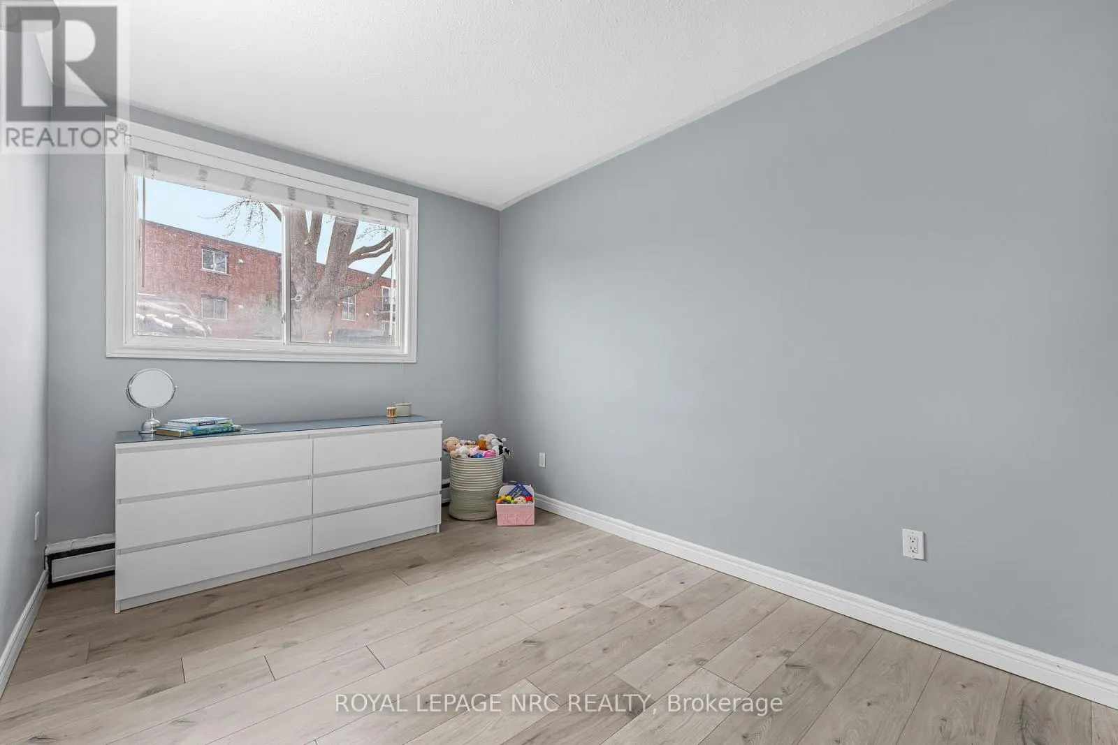 7 - 454 CARLTON STREET #7
