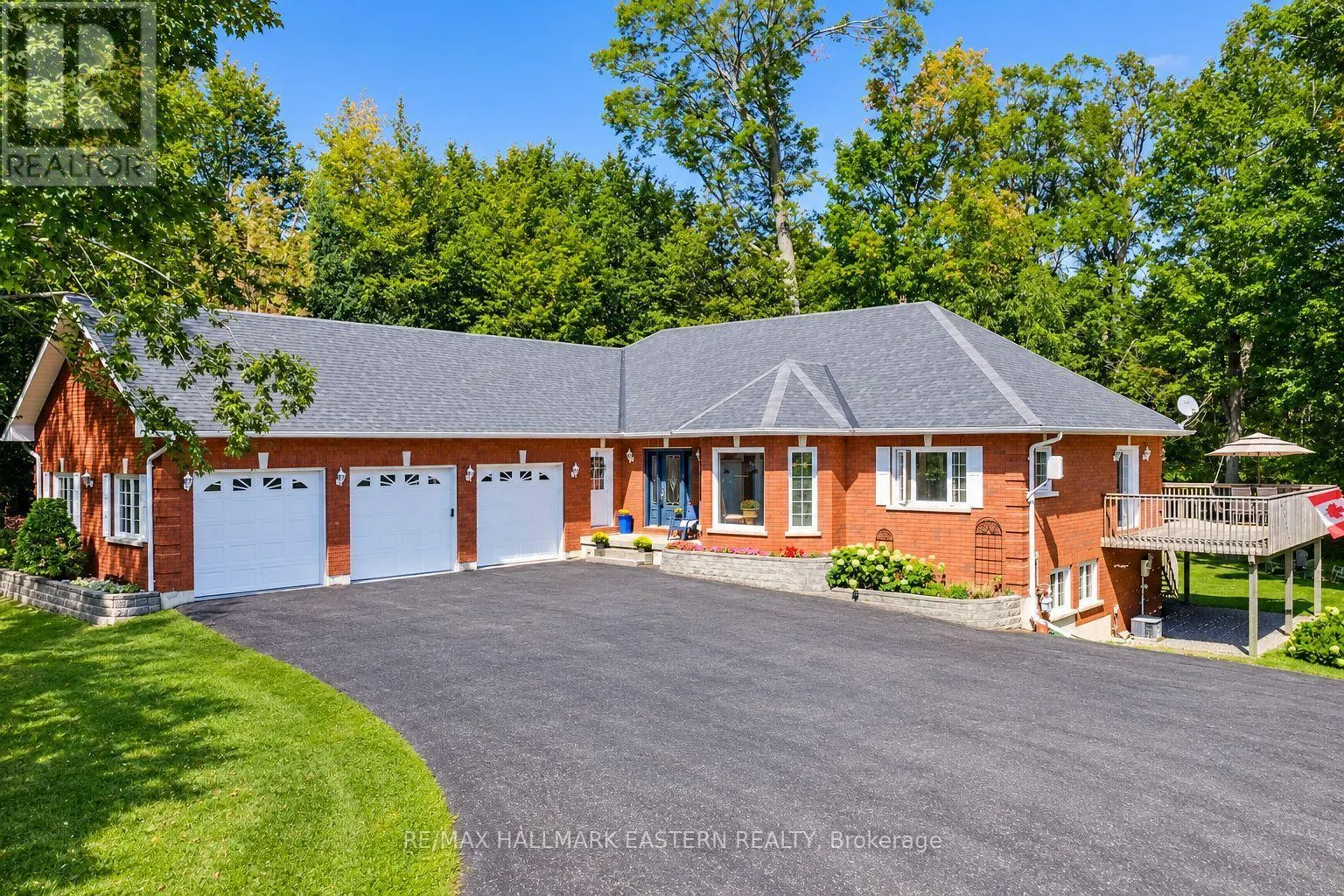 27 WOODLAND TRAIL