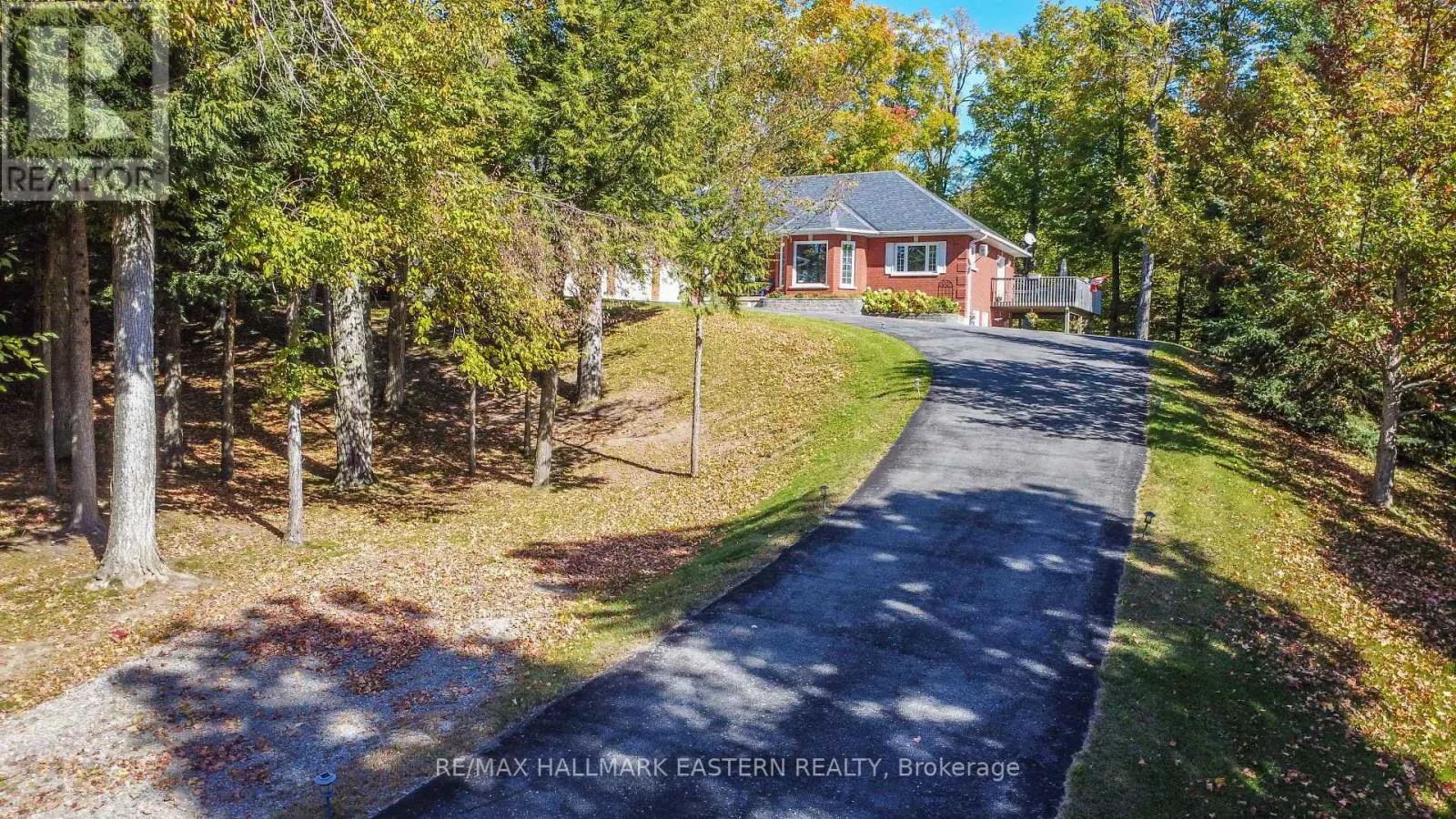 27 WOODLAND TRAIL