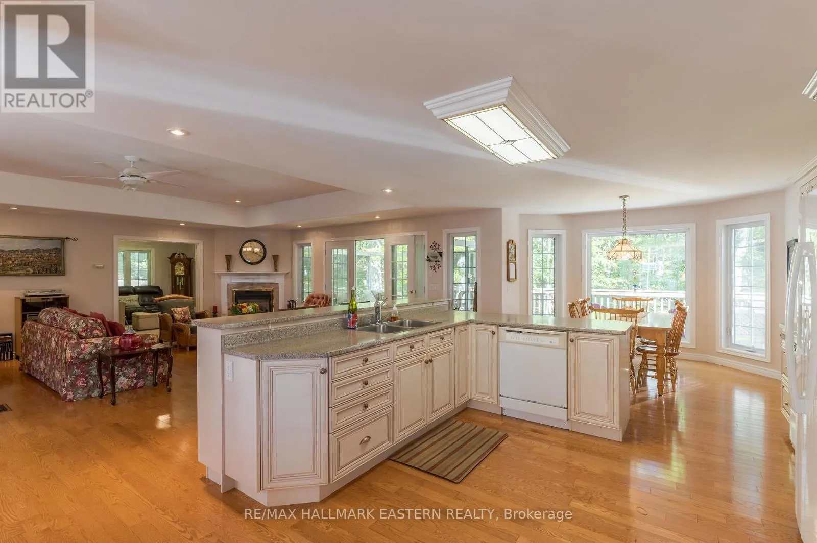 27 WOODLAND TRAIL