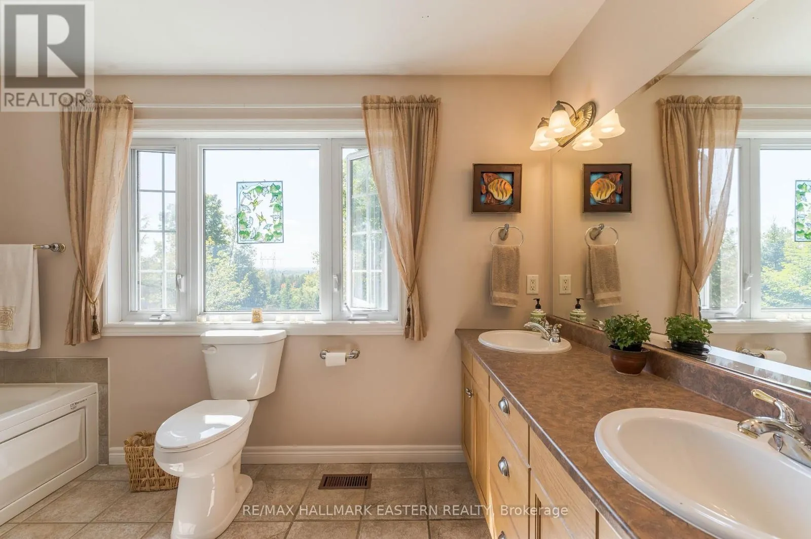 27 WOODLAND TRAIL