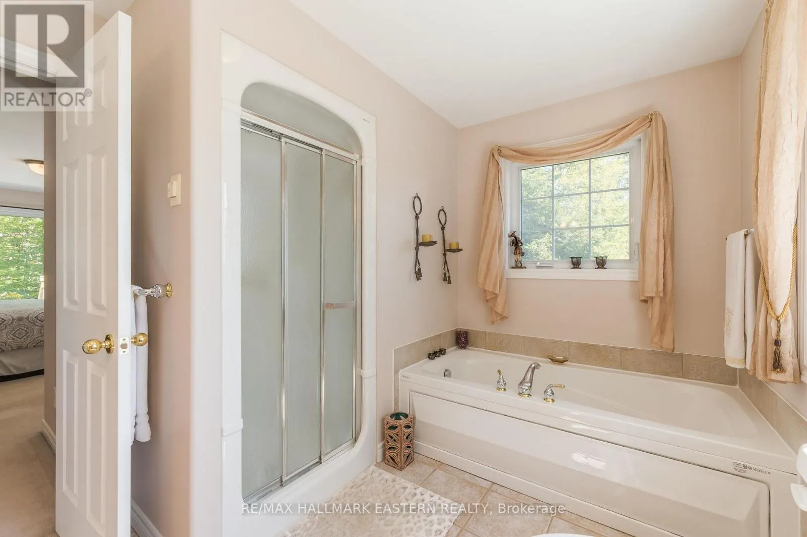 27 WOODLAND TRAIL
