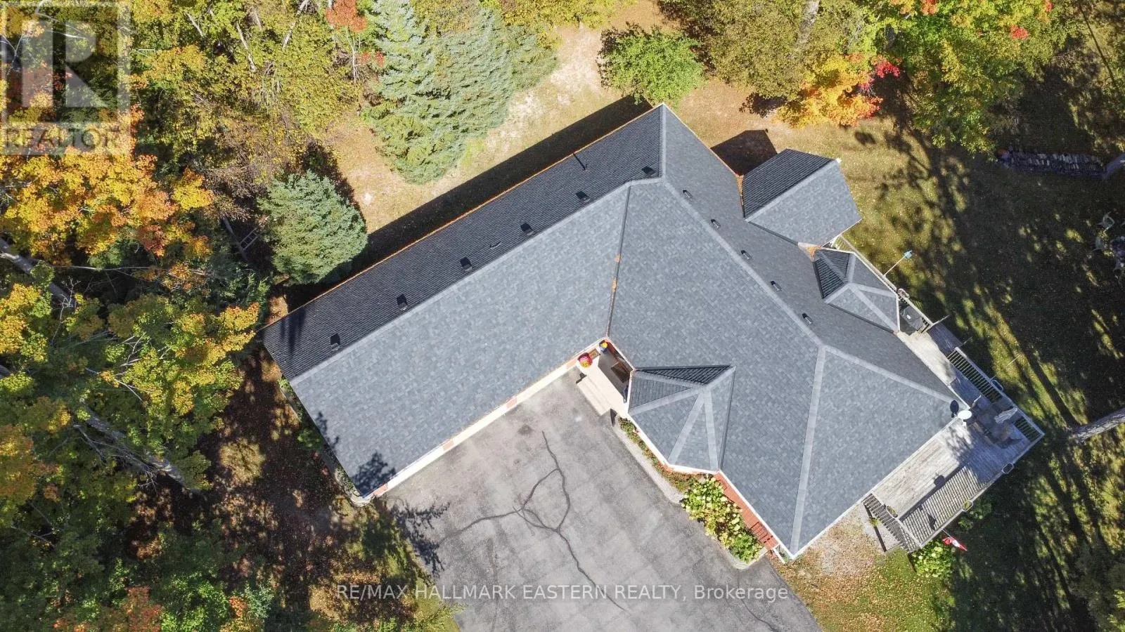 27 WOODLAND TRAIL