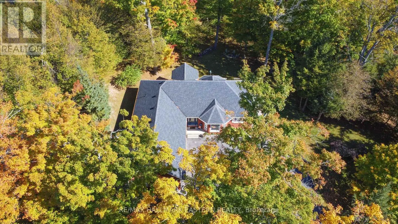 27 WOODLAND TRAIL