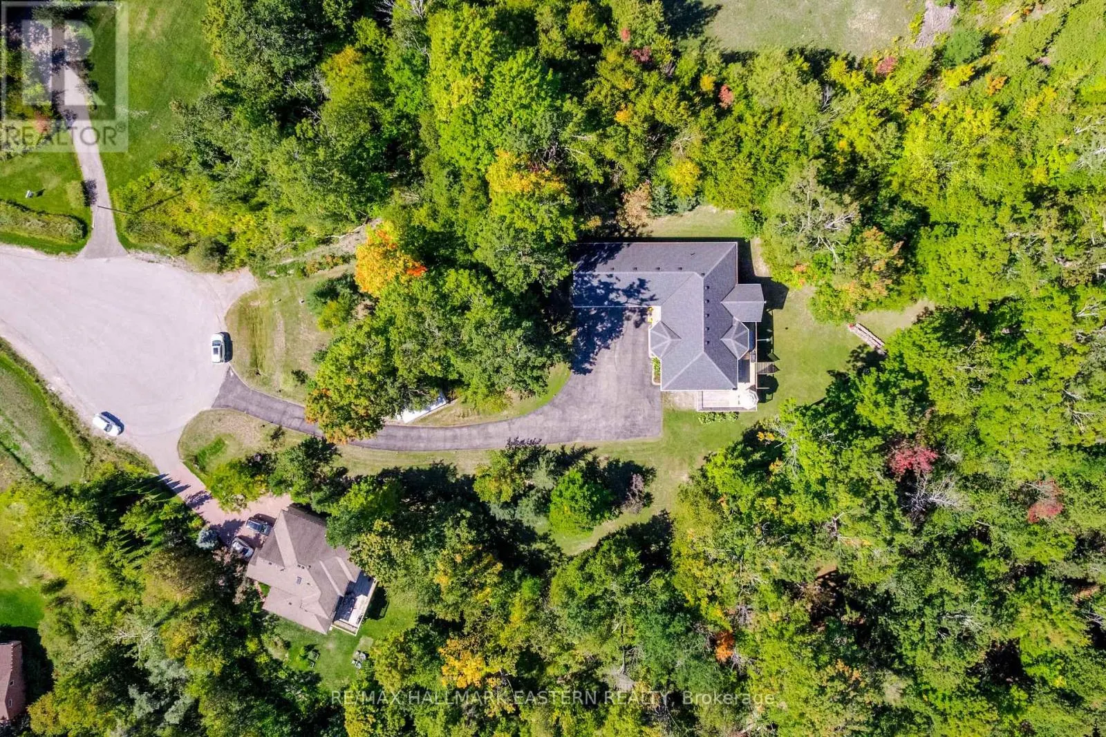 27 WOODLAND TRAIL