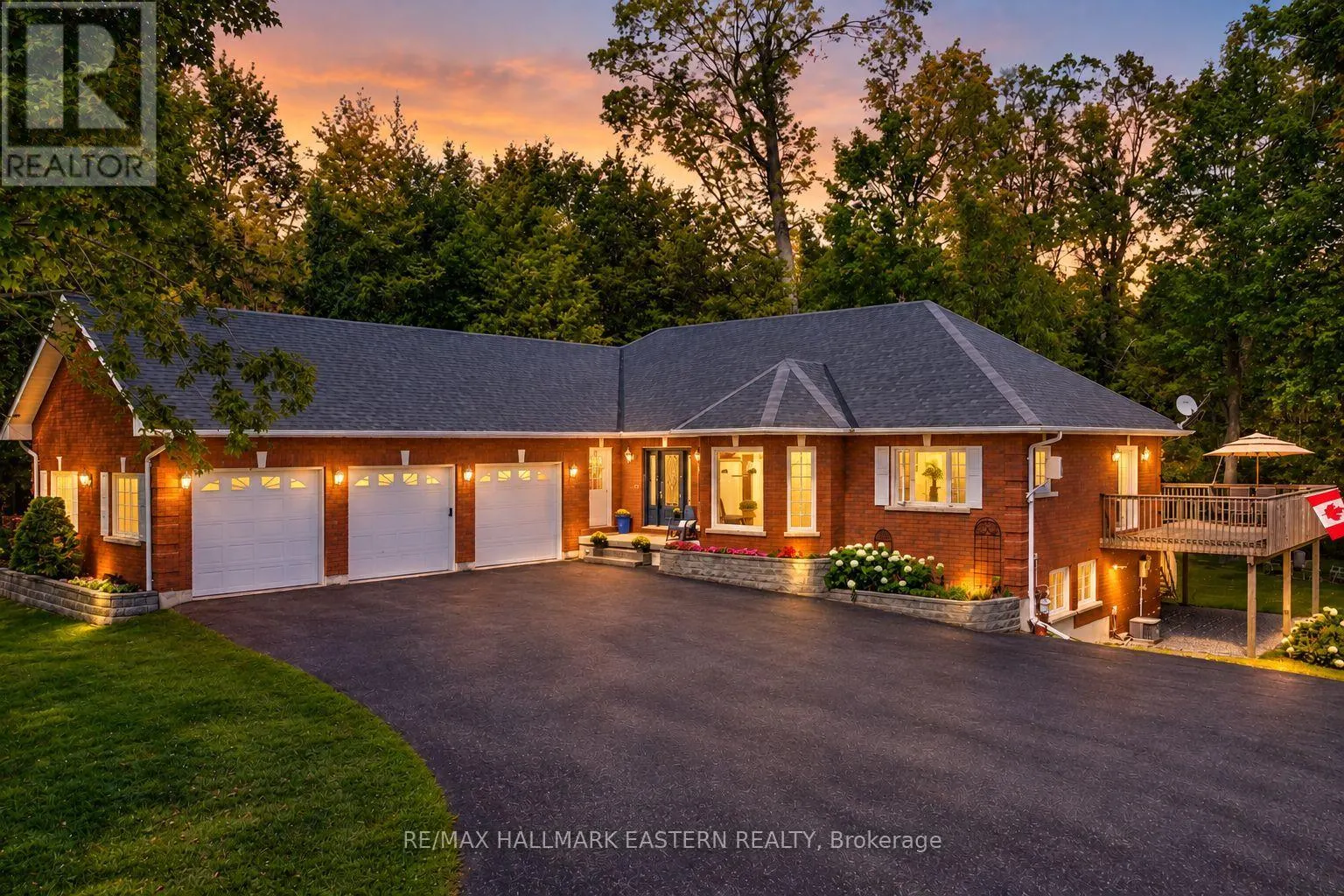 27 WOODLAND TRAIL
