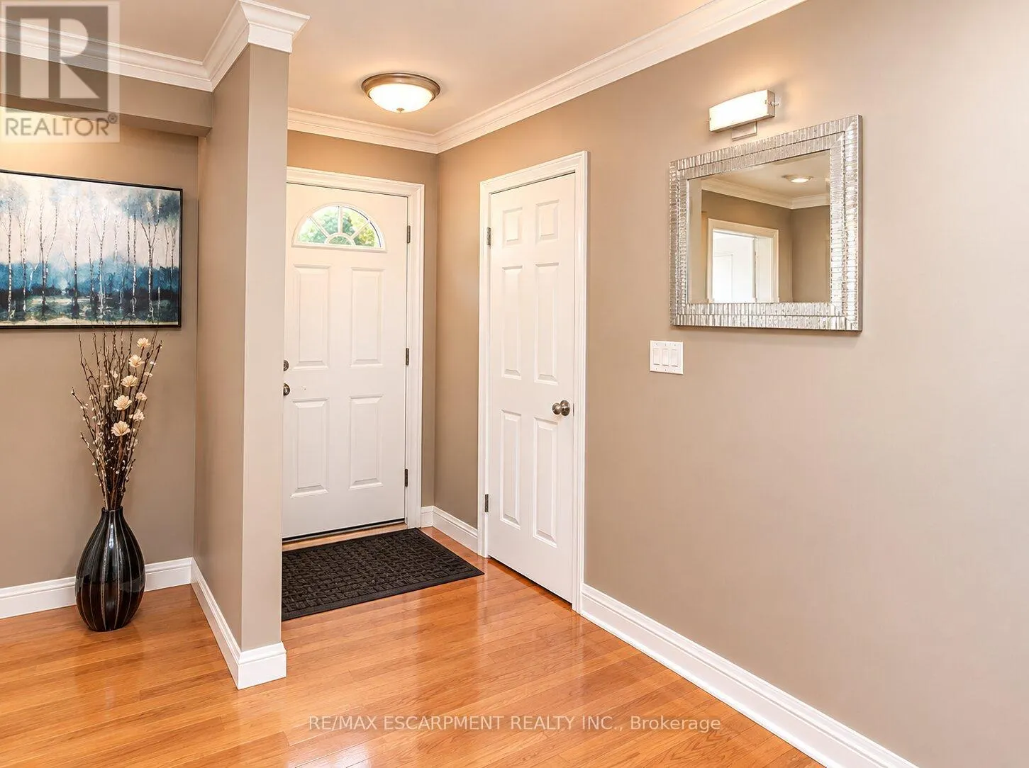 23 WOODSVIEW AVENUE W