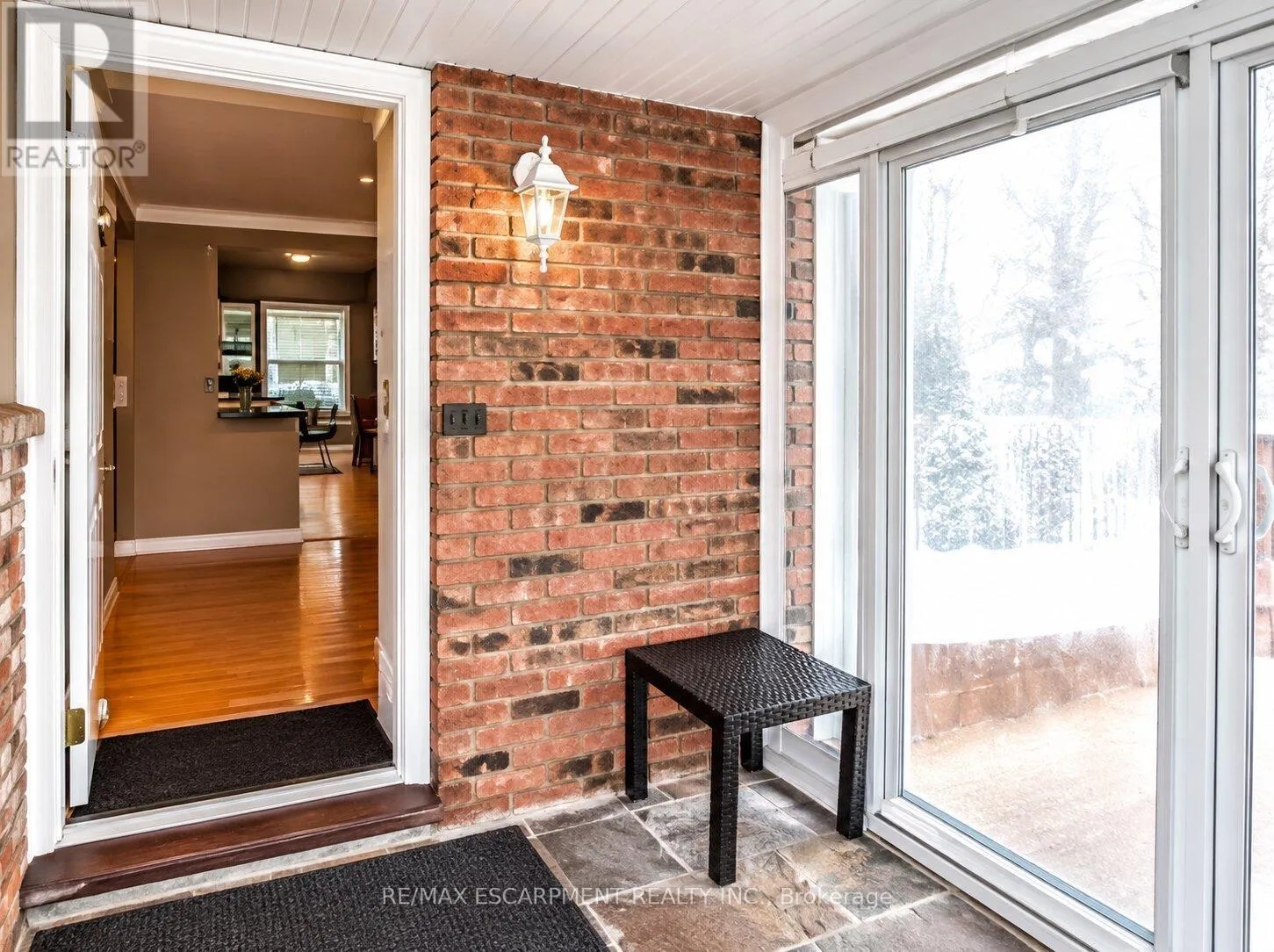 23 WOODSVIEW AVENUE W