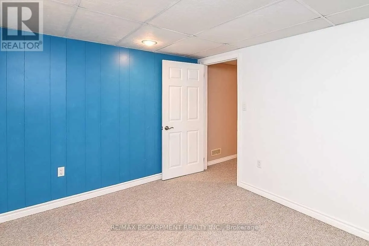 23 WOODSVIEW AVENUE W