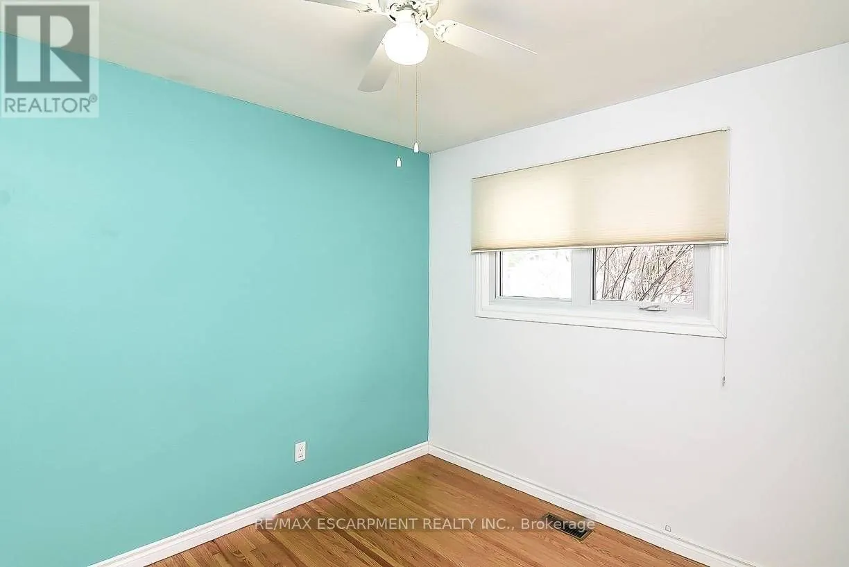 23 WOODSVIEW AVENUE W