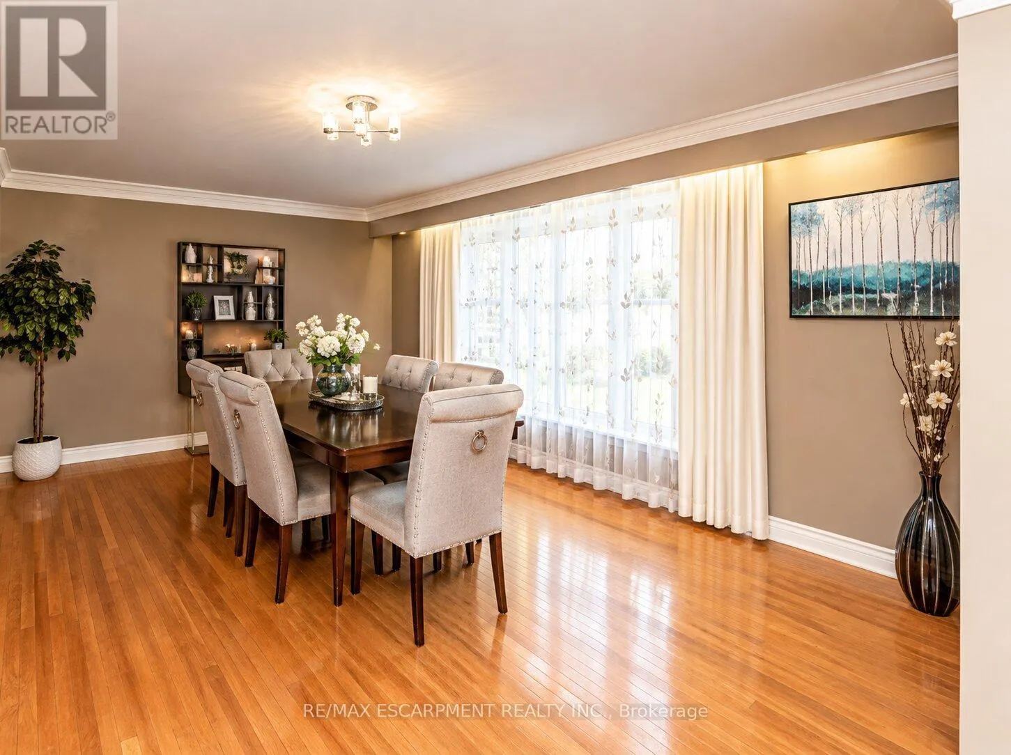 23 WOODSVIEW AVENUE W